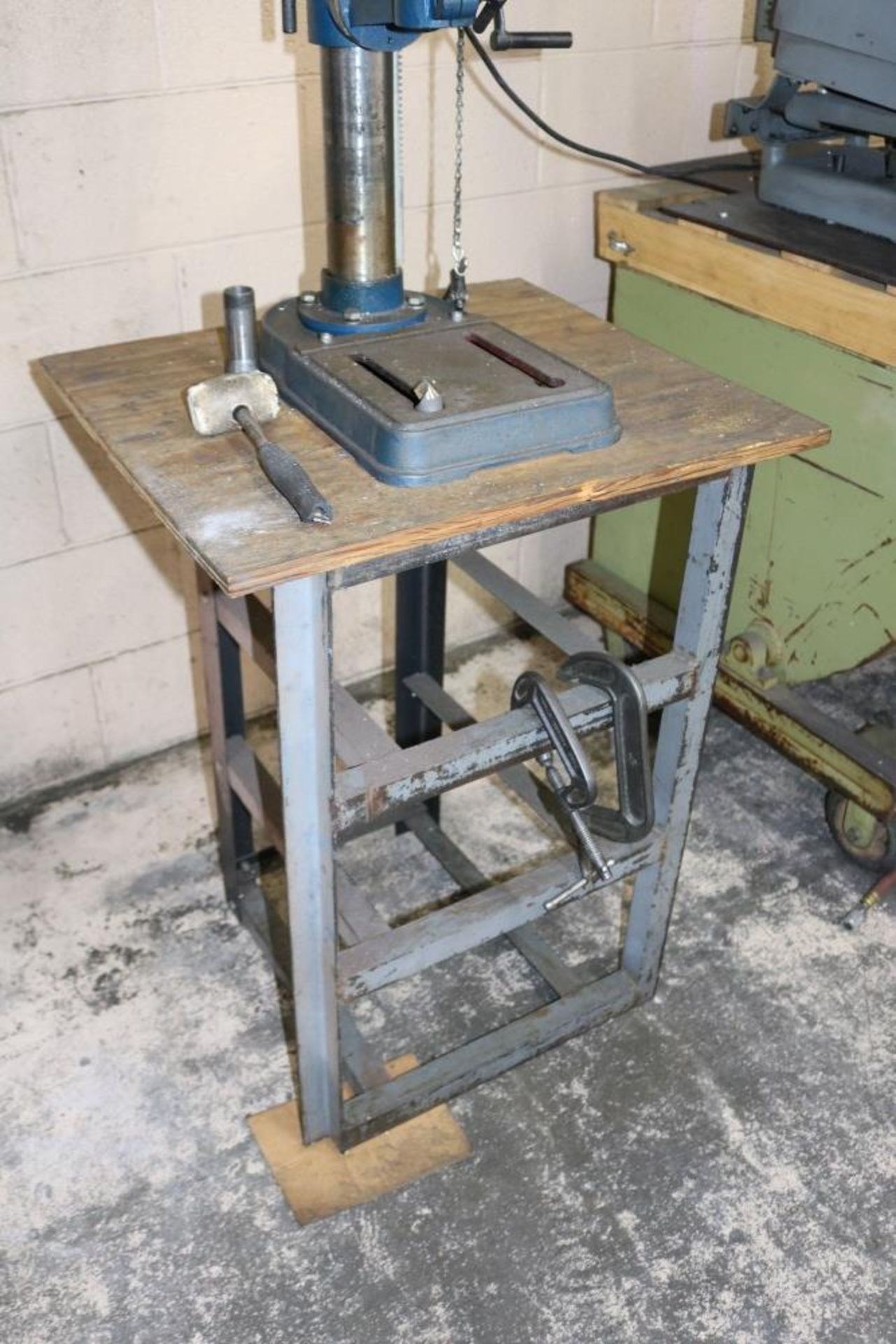 2002 Drill Press on Stand, 16 Speed, 120V, 3840 RPM, SN 02GM10JFD with 16mm Chuck and 3" Vice - Image 2 of 7