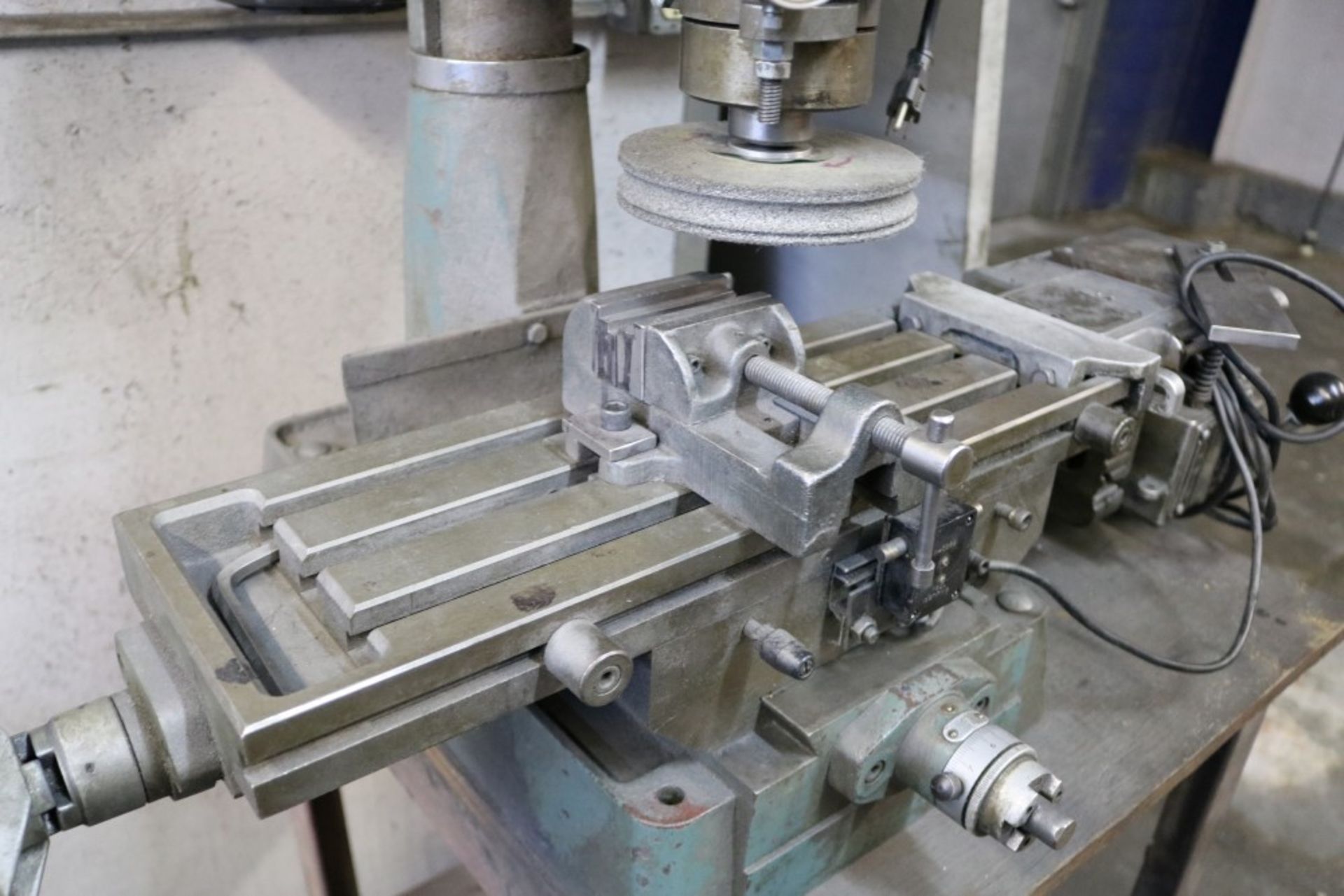 Rutland Bench Top Knee Mill with 3" Vise, Y axis Servo on Stand, Max RPM 2580, 21" x 7" Grinding - Image 10 of 11