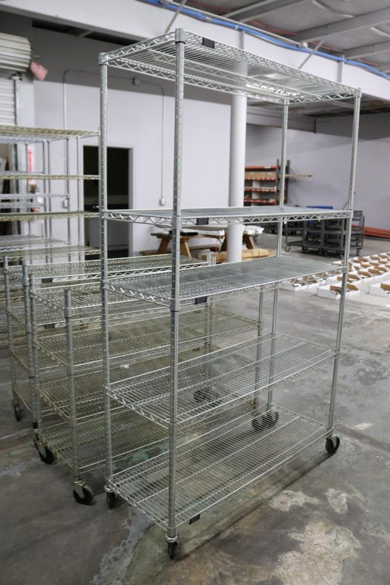 (3) Rolling Wire Racks (1) 5 Tier, 47" x 17" x 75 1/2" and (2) 4 Tier, 47" x 18" x 38" - Bild 2 aus 5