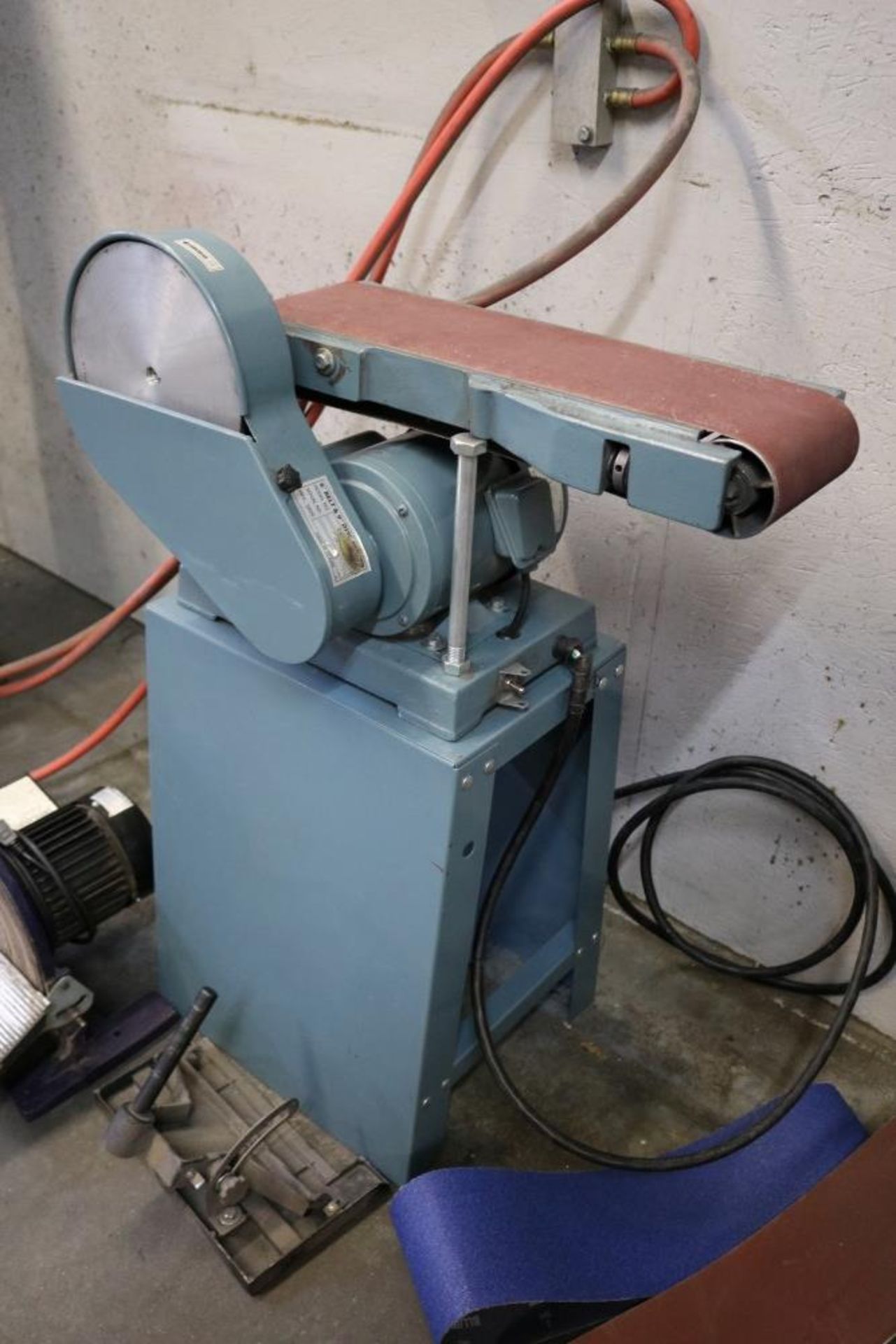 Central Machinery 10" Disc Sander, 3/4 HP, 1750 RPM and Also 6" Belt / 9" Disc Sander Combo - Image 5 of 7