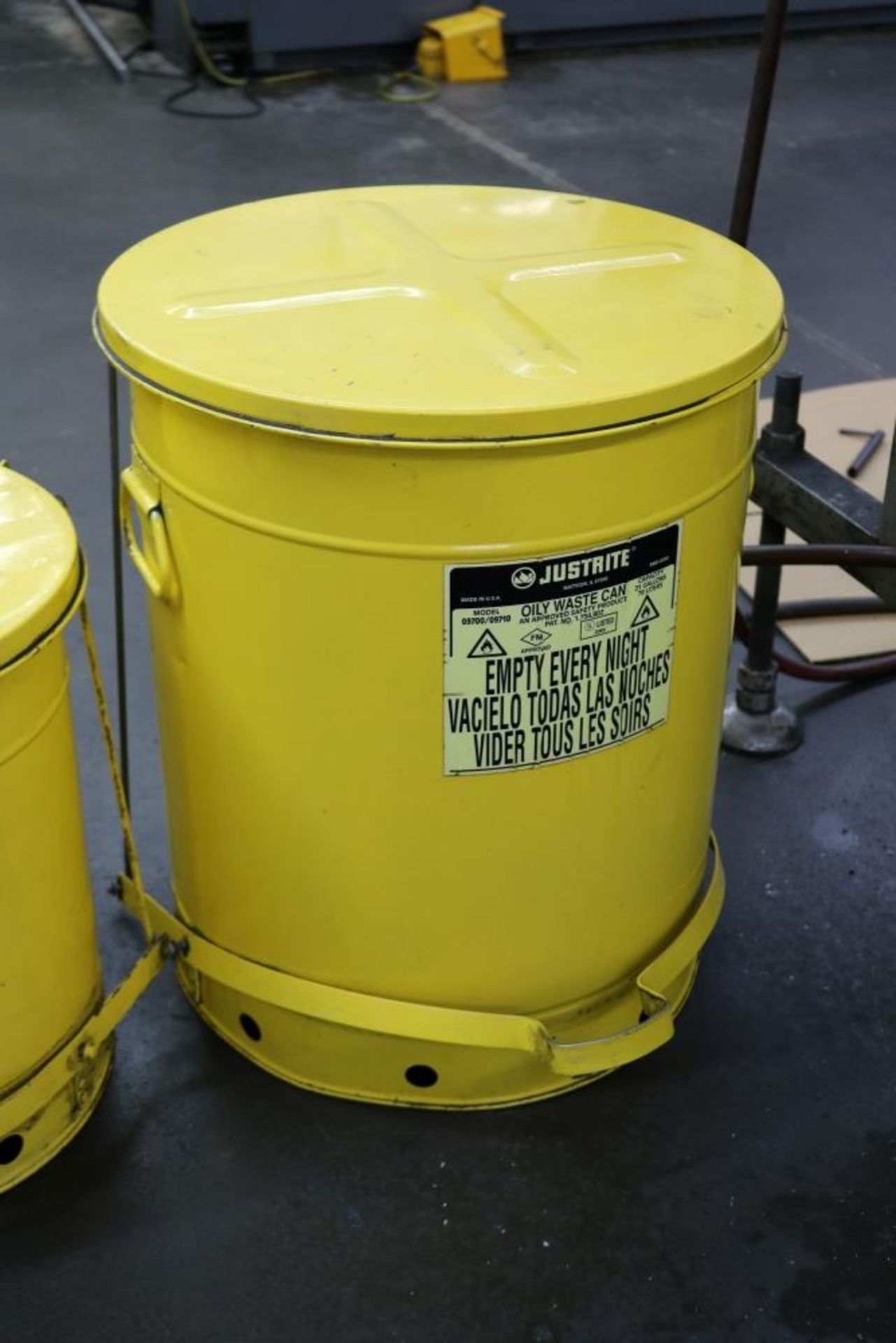 Justrite Oily Waste Cans, 10 Gallon and 21 Gallon Capacity - Image 3 of 4