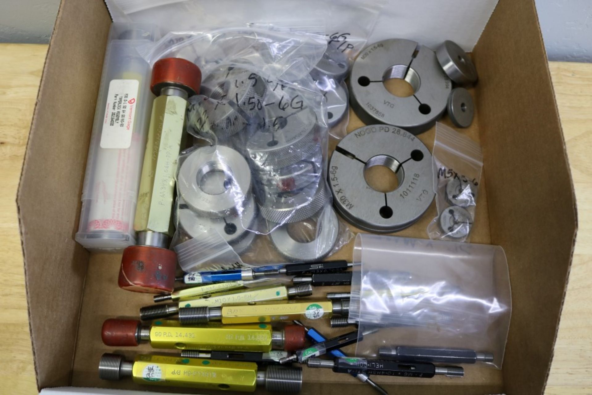 Box of Assorted Ring Gages and Plug Gages Metric - Image 2 of 5