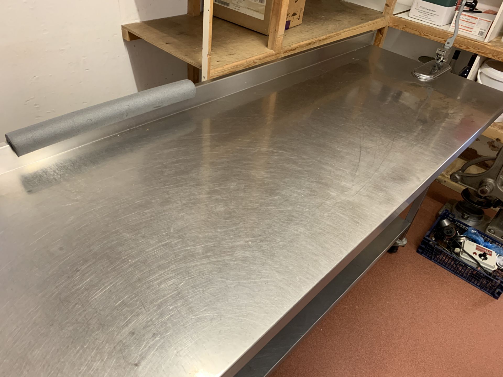 6ft stainless steel 2 tier prep table on wheels - Image 2 of 2