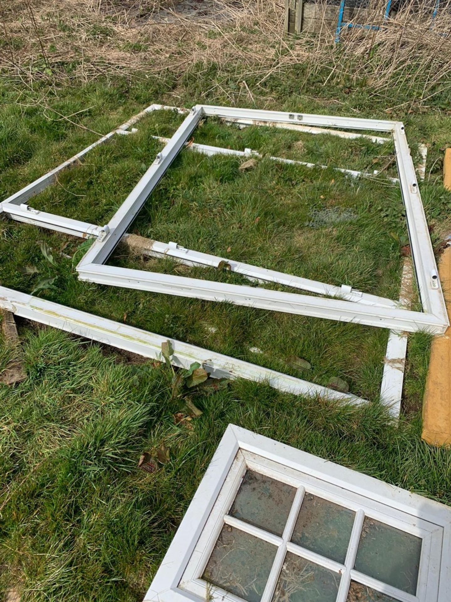 Complete dismantled conservatory - 3 glazed panels smashed - Image 5 of 6