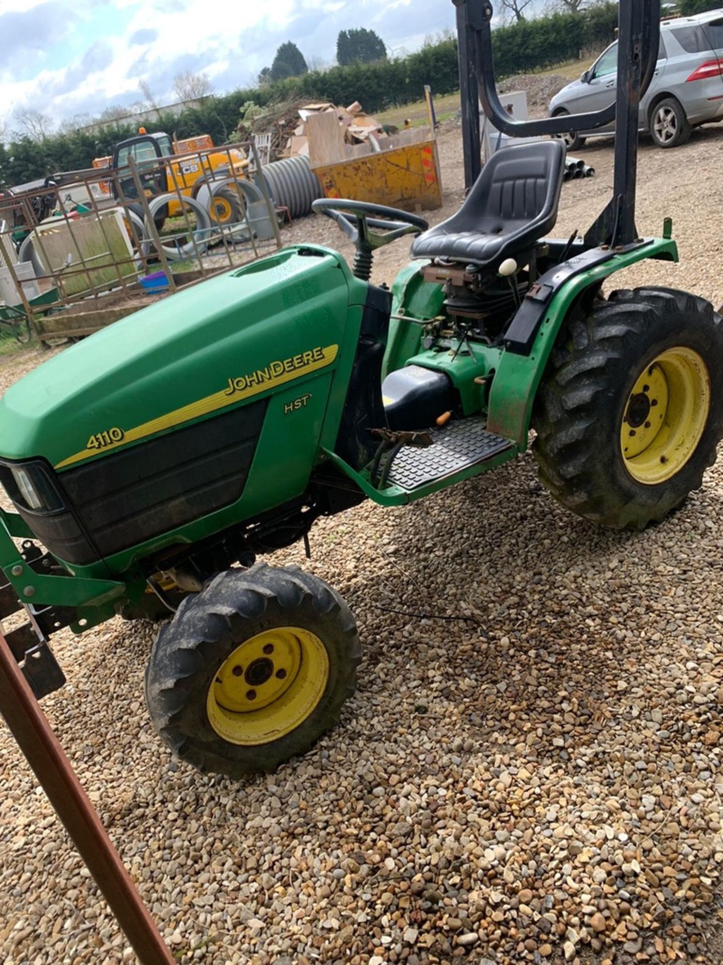 John Deere 4110 HST Compact Tractor c/w Folding Roll Bar - slight ignition fault runs & works OK - Image 4 of 6