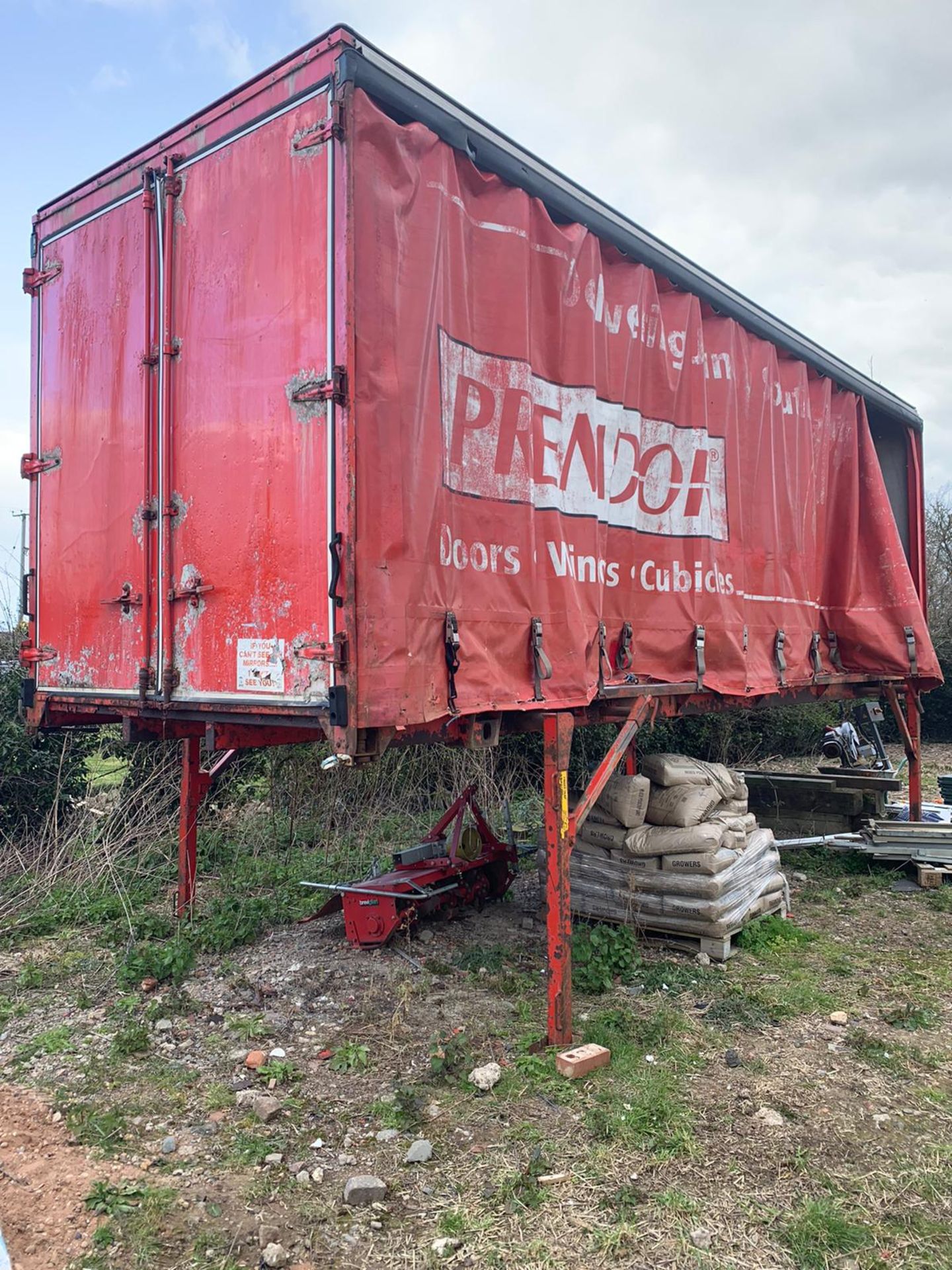 Curtain Sided Lorry Body c/w Barn Doors and Legs (7.6m x 2.4m)