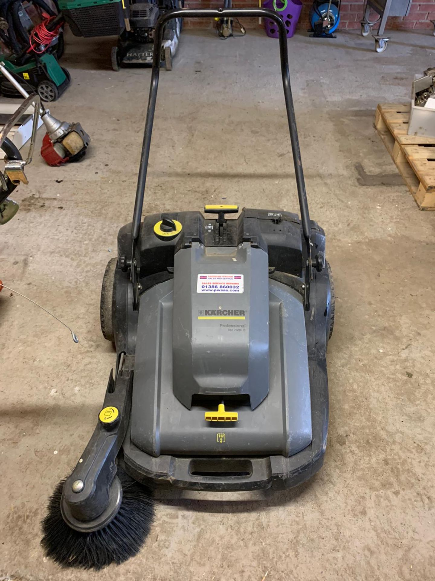 Karcher Professional KM70/30C Sweeper