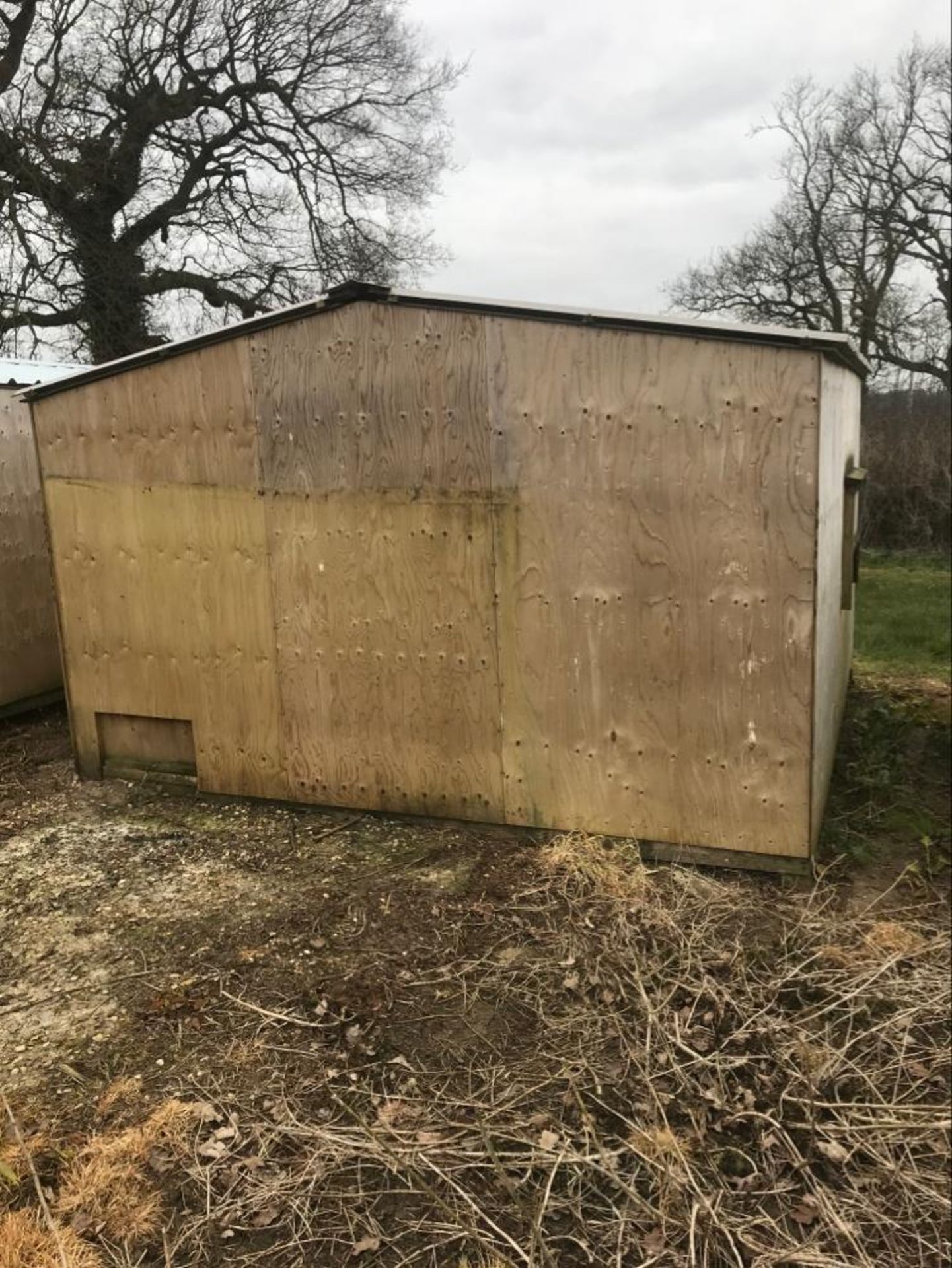 1 x 12 x 12 Brooder Hut 6ft to eave including floors BUYER TO DISMANTLE - Image 2 of 4