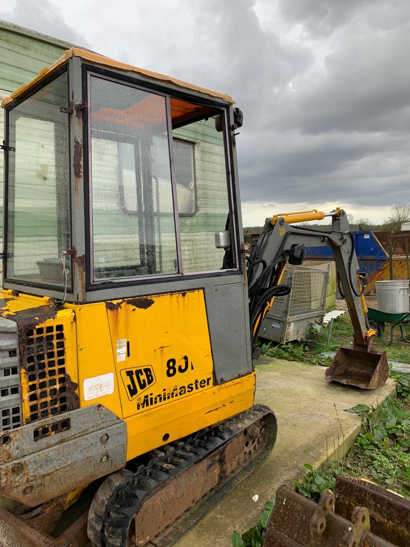 JCB 801 1 Tonne MiniMaster Digger on Rubber Tracks c/w Front Blade and Three Buckets