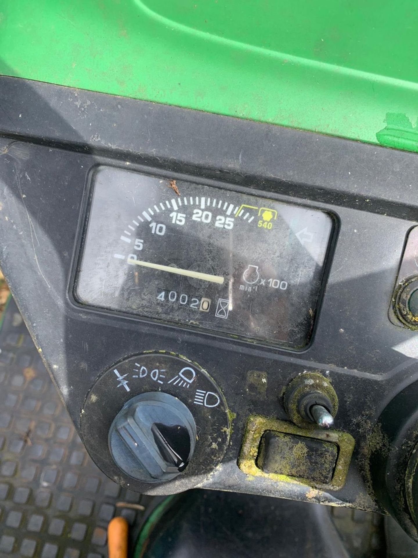 John Deere 4110 HST Compact Tractor c/w Folding Roll Bar - slight ignition fault runs & works OK - Image 3 of 6