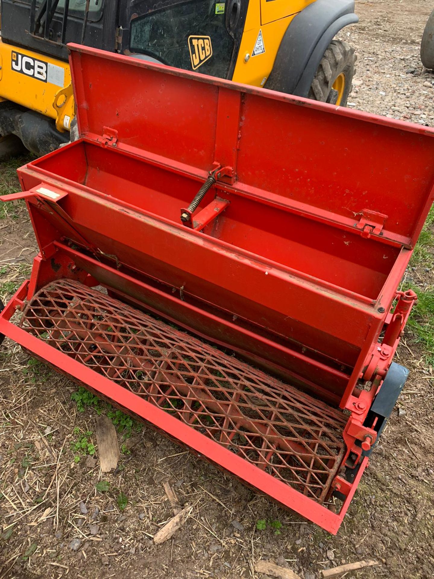 Heavy Duty AGRIC KCAL/HER - 45 1.25m Stoneburrier c/w Grass Seed Box and Cage Roll - Image 2 of 4