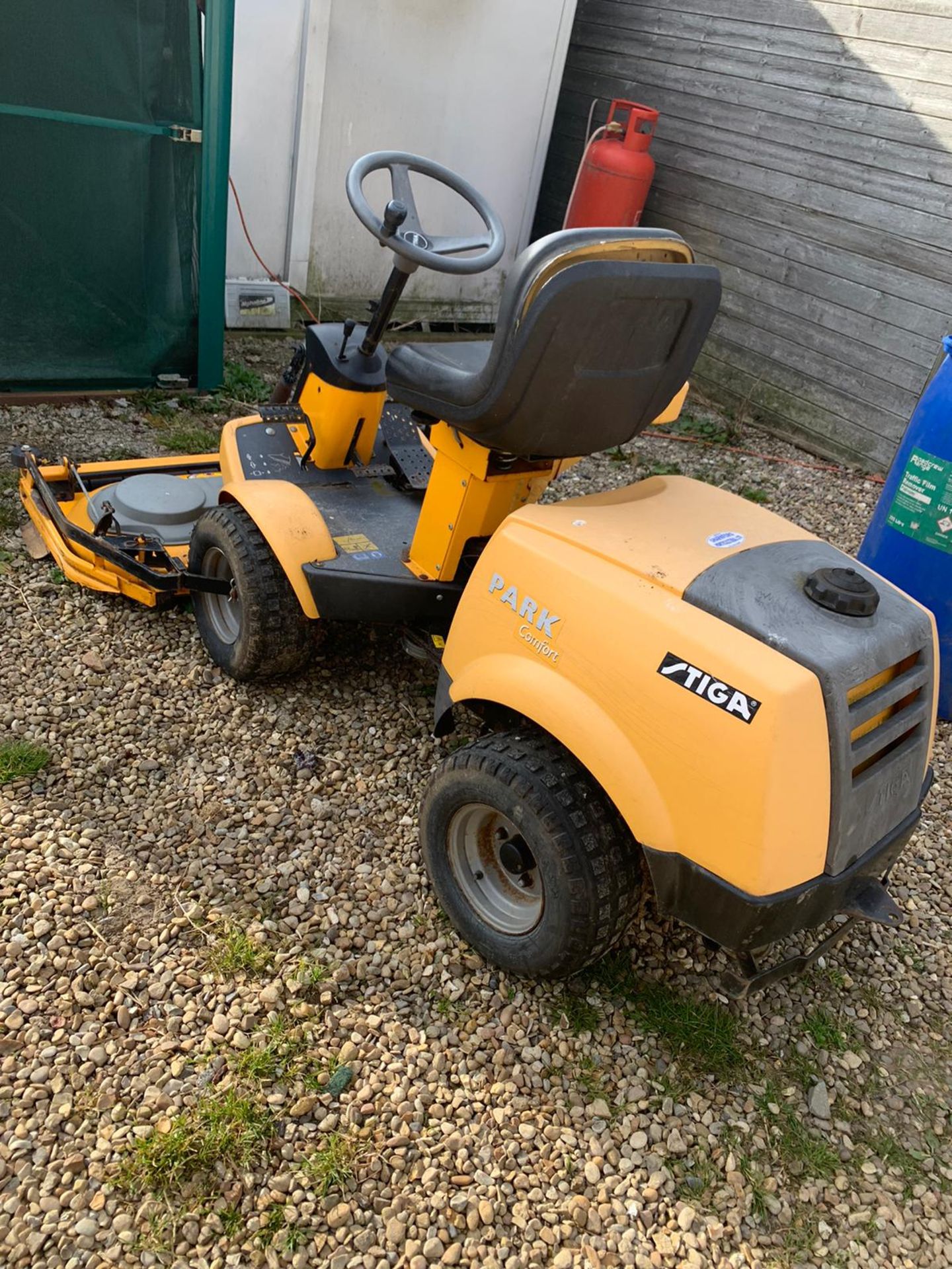 Stiga Park Comfort Ride on Lawn Mower (1,123 Hours) c/w 1.2m Front Deck - Image 2 of 4