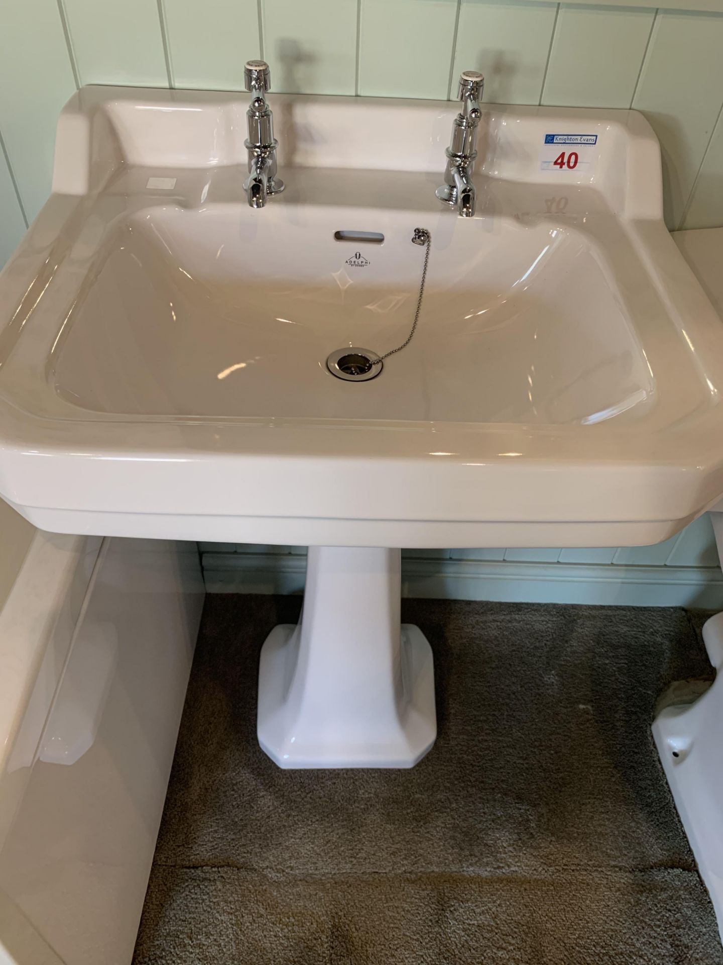 Traditional ceramic Adelphi Pedestal sink and wc - Image 2 of 2