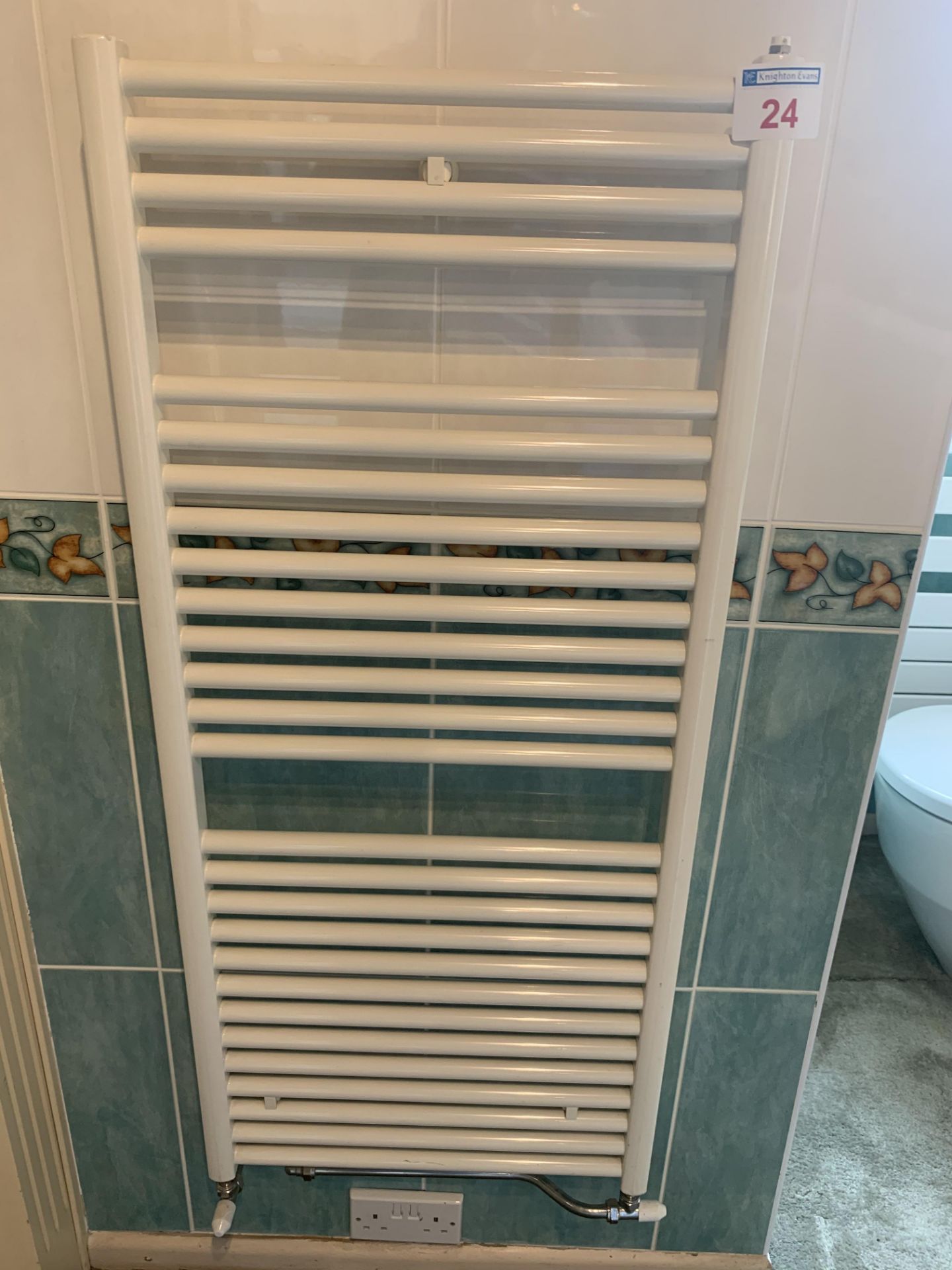 White towel rail 117h x 50w