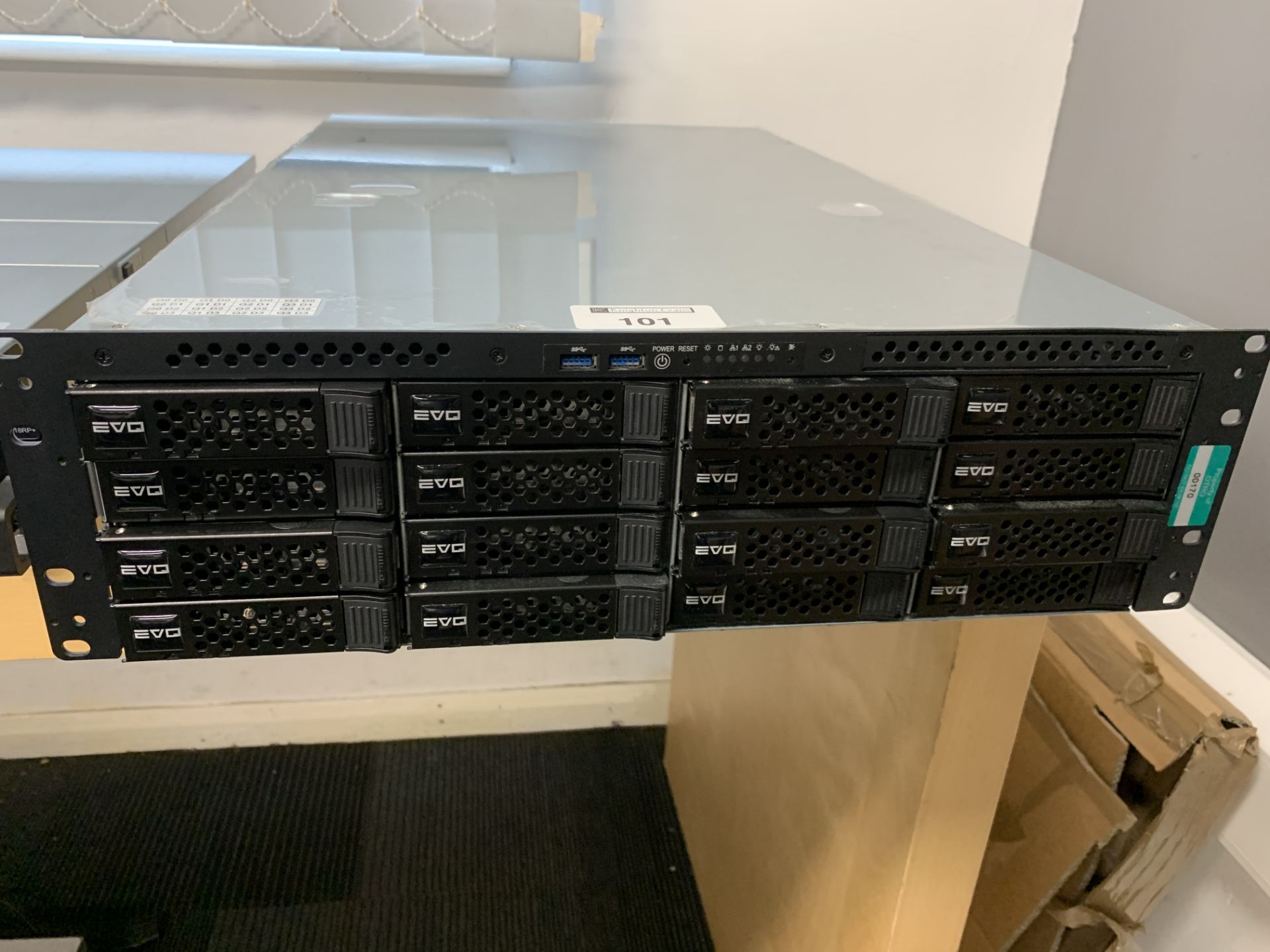 Studio Network Solutions Stack Storage 8 x Micron 5200 PRO 2.5 SSD 8 x HGST 4TB - Image 4 of 7