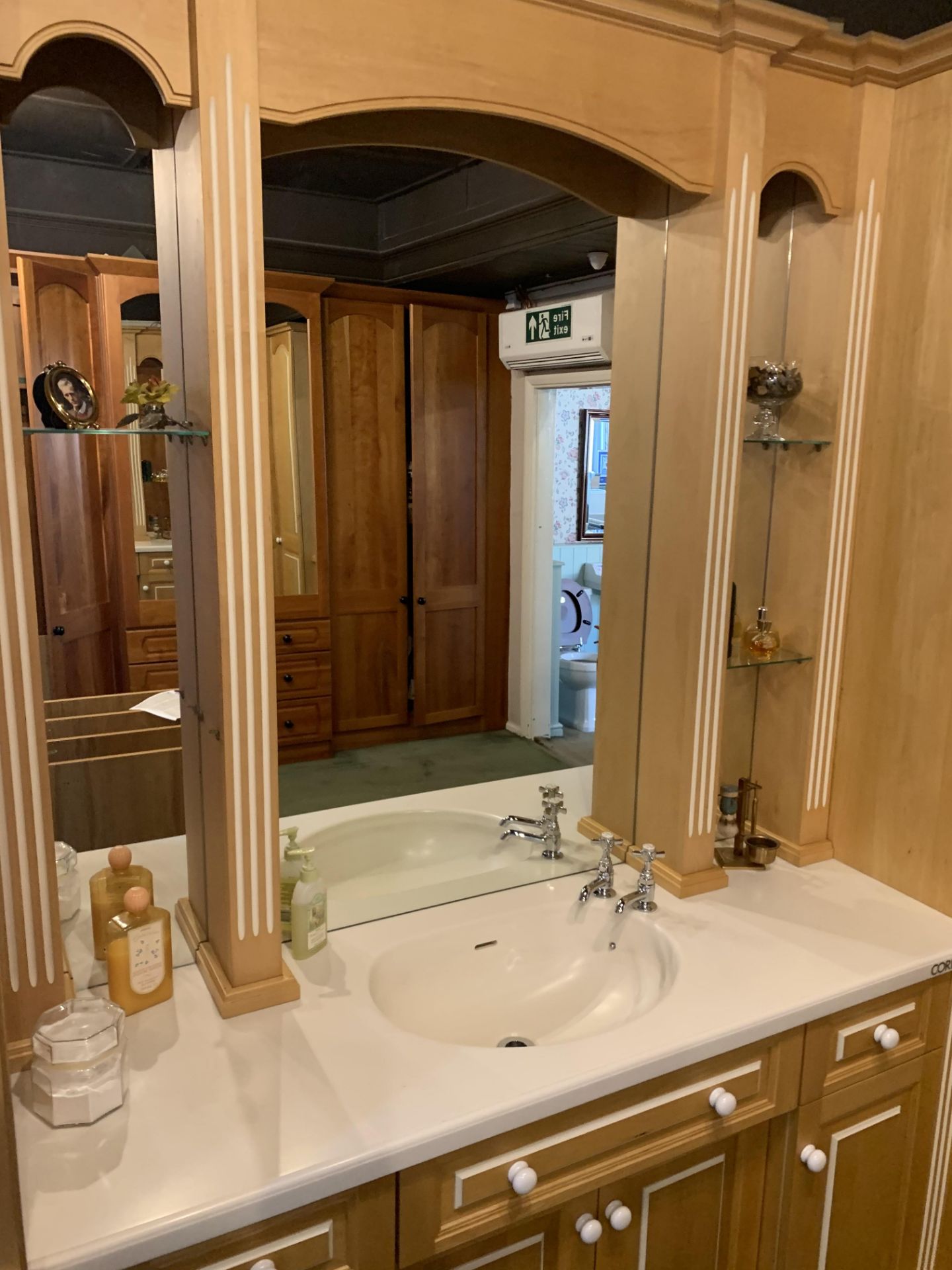 Traditional style fitted bathroom display with corian sink unit, 310 L - Image 3 of 4