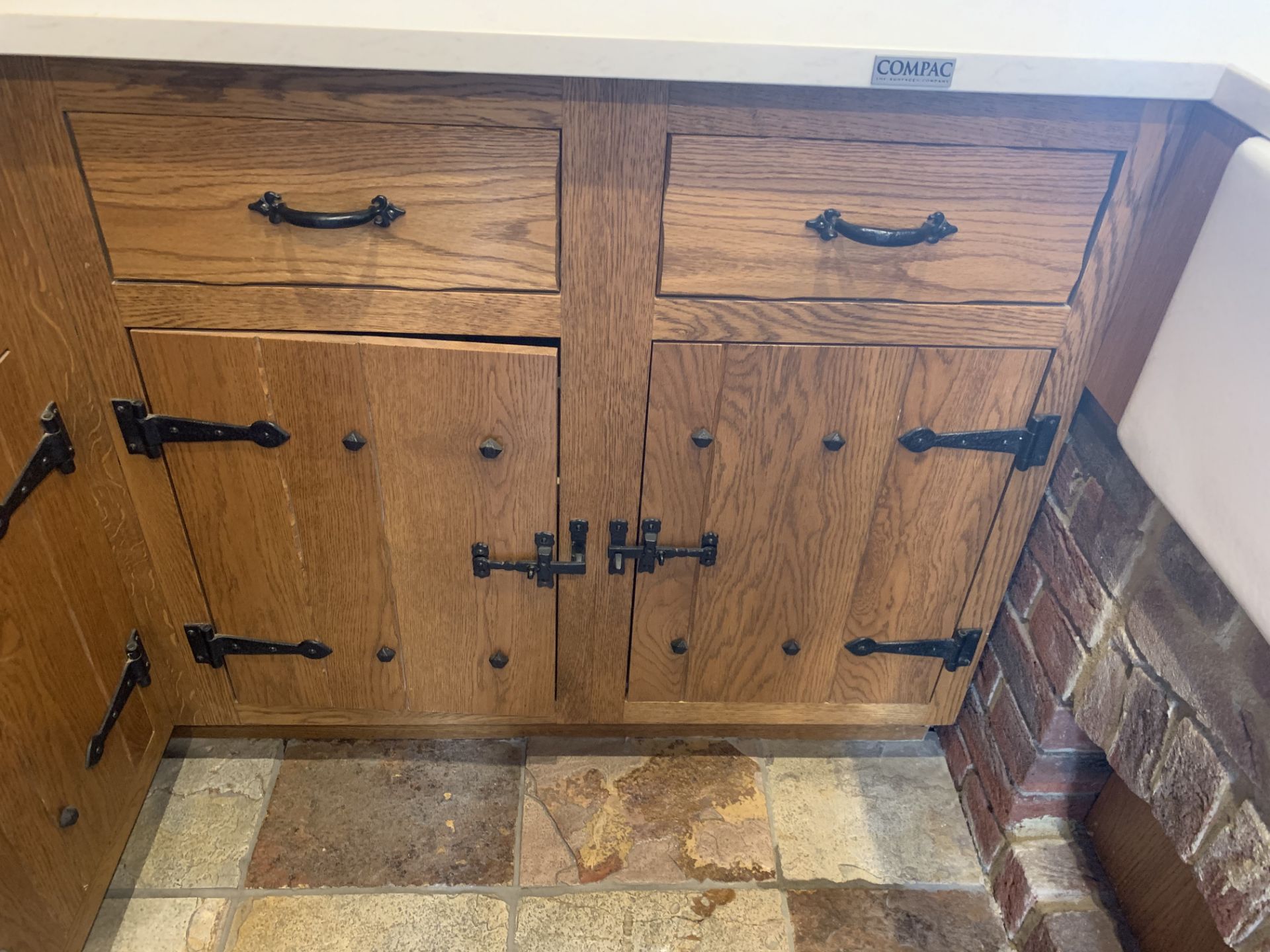 Oak Farmhouse style fitted kitchen ex display - Image 4 of 12