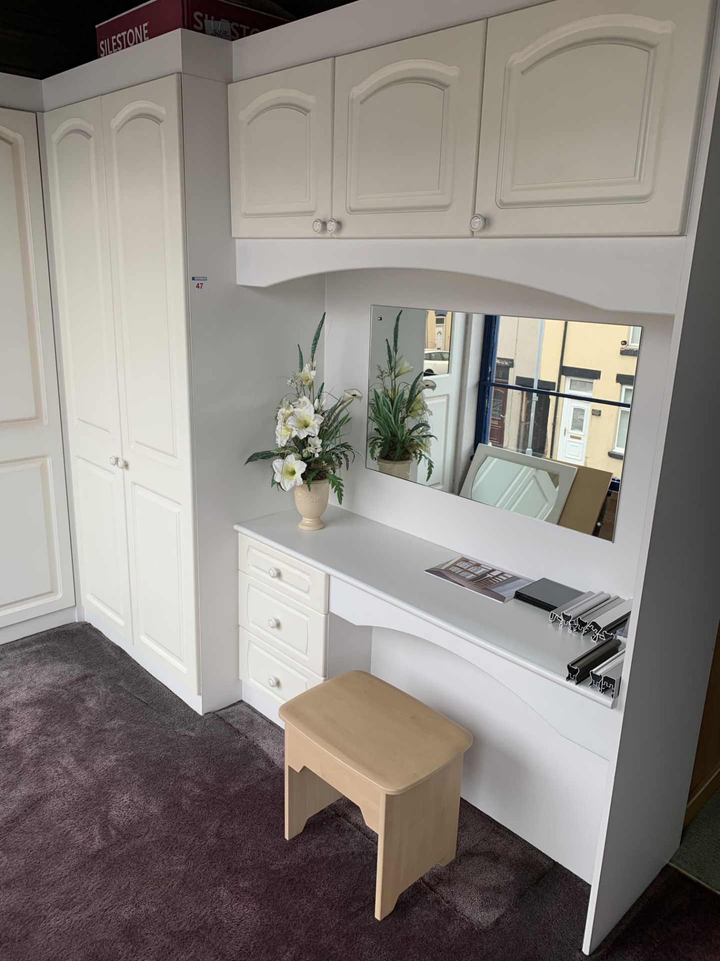 White traditional fitted bedroom display - Image 2 of 2