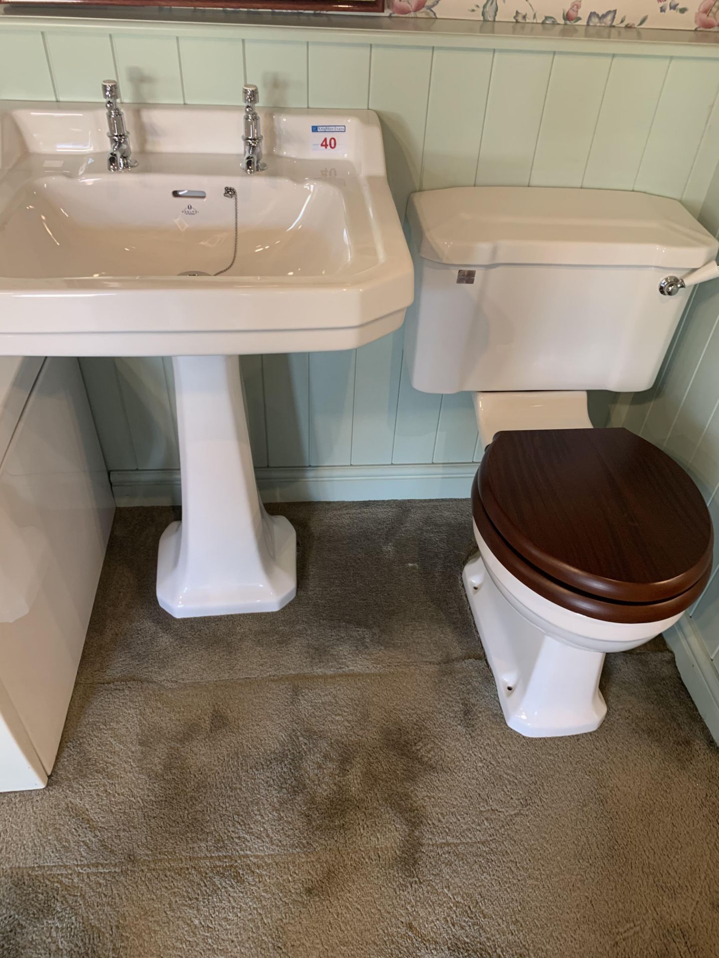 Traditional ceramic Adelphi Pedestal sink and wc