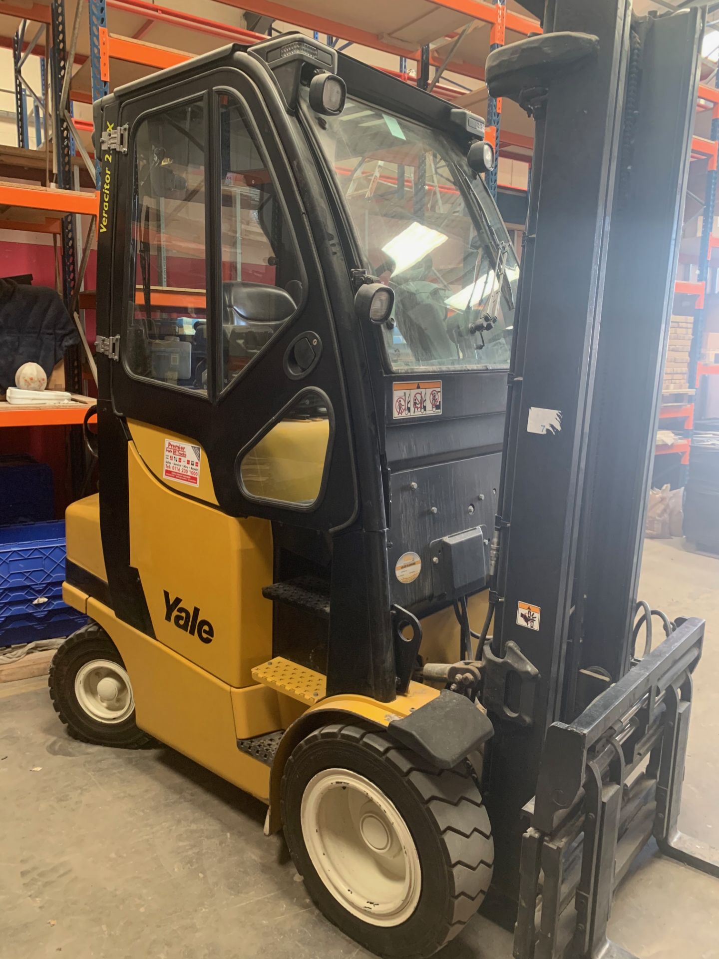 Yale Model GNP25VX Gas Fork Lift Truck 3,408 hrs use spec details as per plate photo - Image 5 of 13