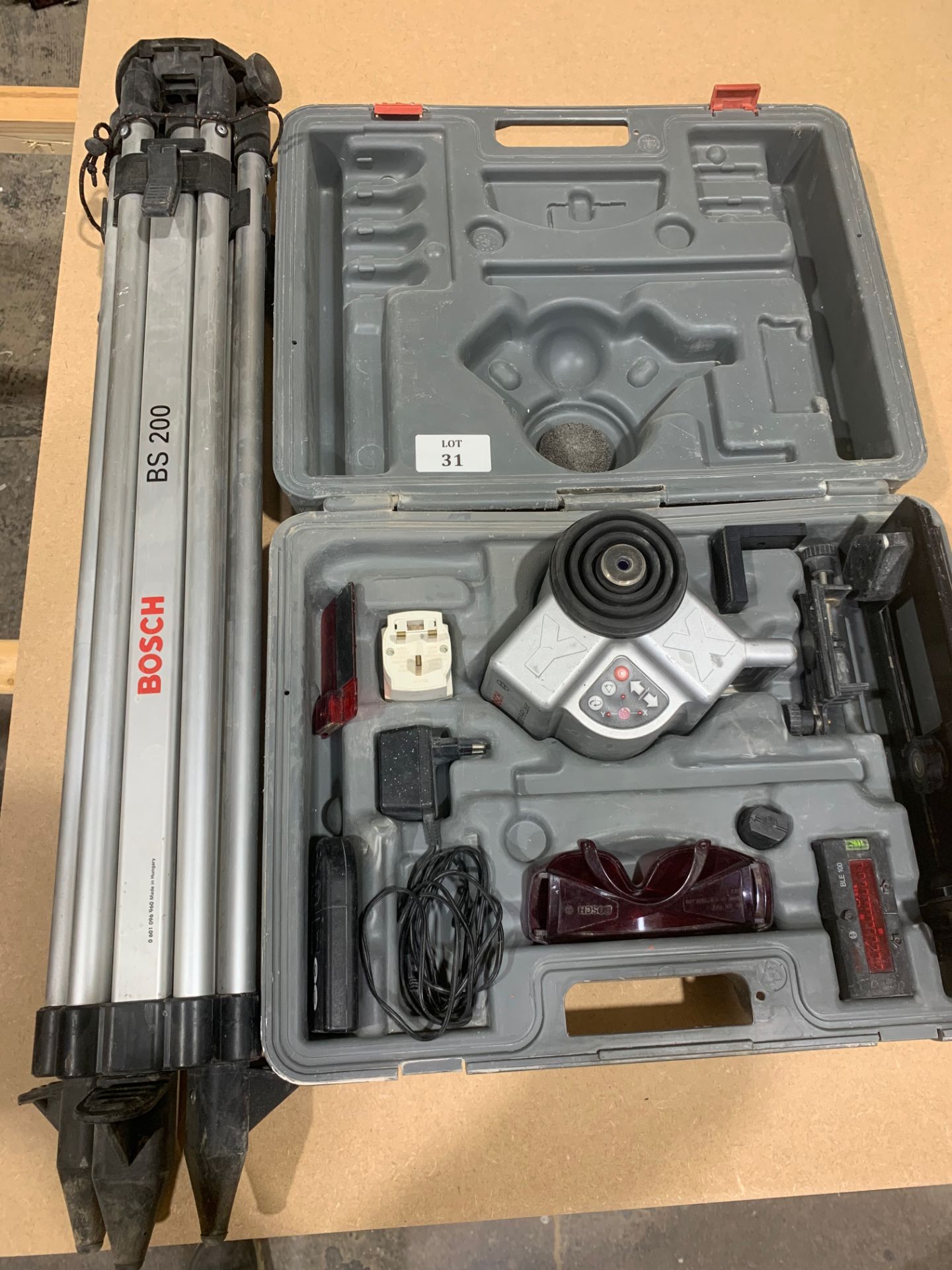 Cased Bosch BL100 VHR Laser & BS200 Tripod