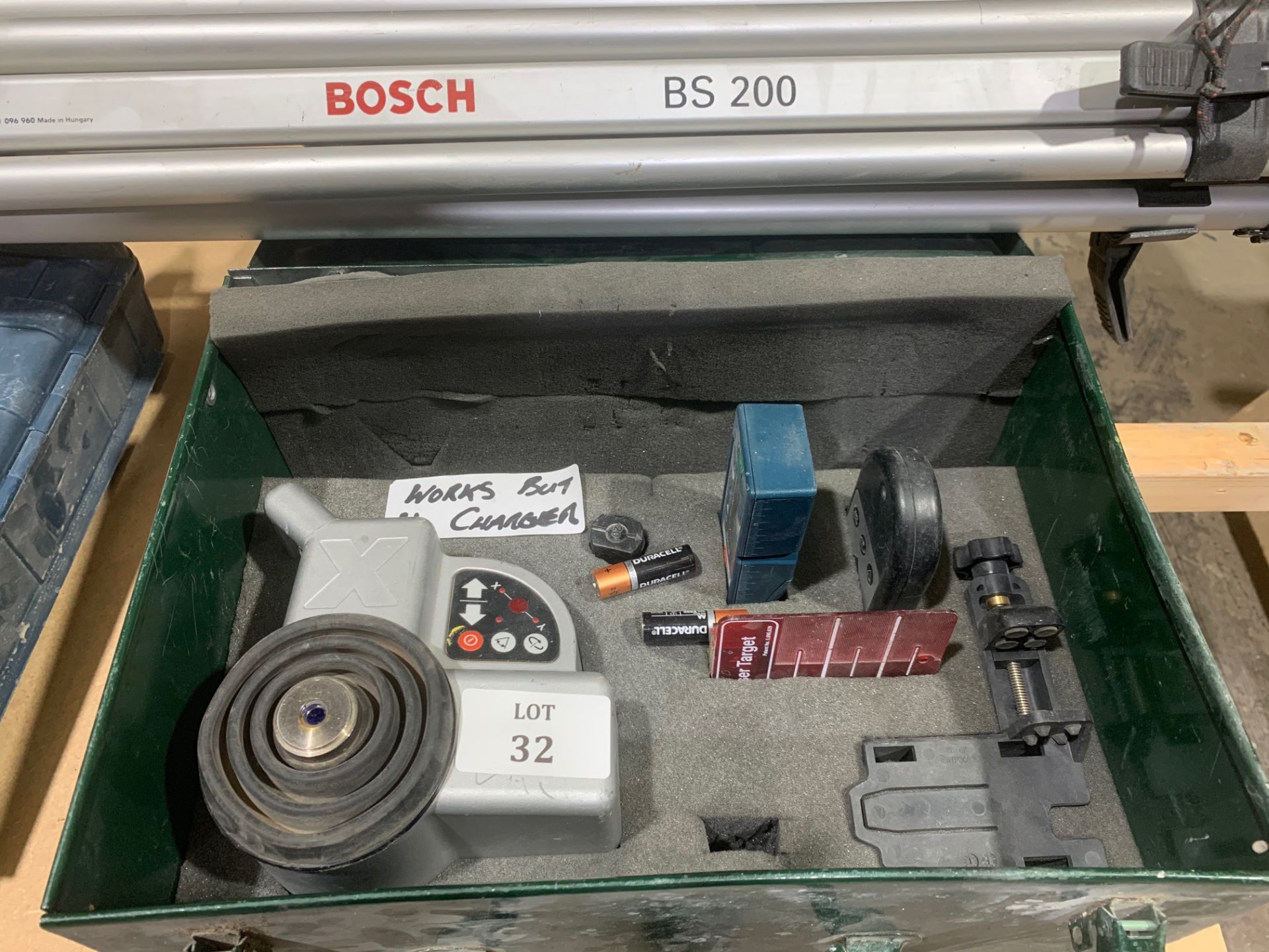 Green Cased Bosch BL100 VHR Laser with BS200 Tripod in working order but no battery charger