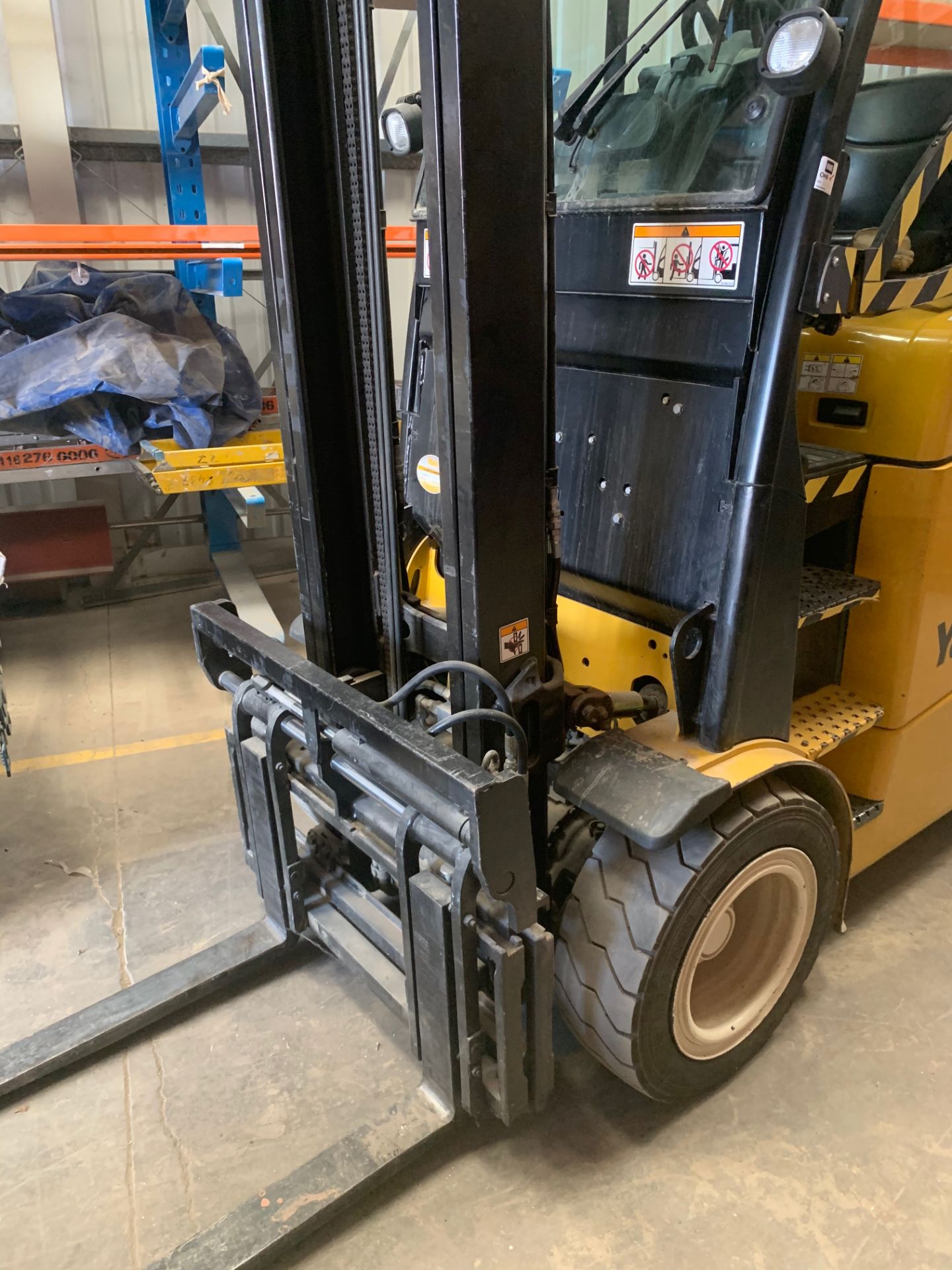 Yale Model GNP25VX Gas Fork Lift Truck 3,408 hrs use spec details as per plate photo - Image 8 of 13