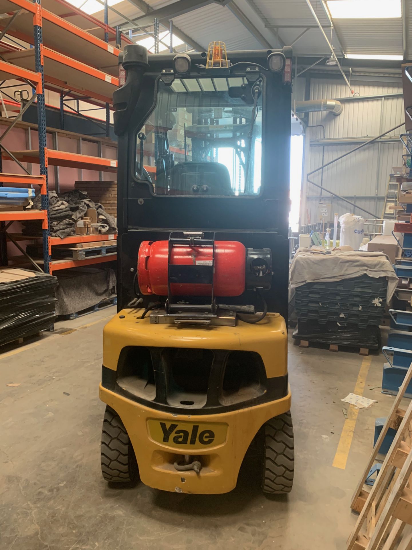 Yale Model GNP25VX Gas Fork Lift Truck 3,408 hrs use spec details as per plate photo - Image 7 of 13