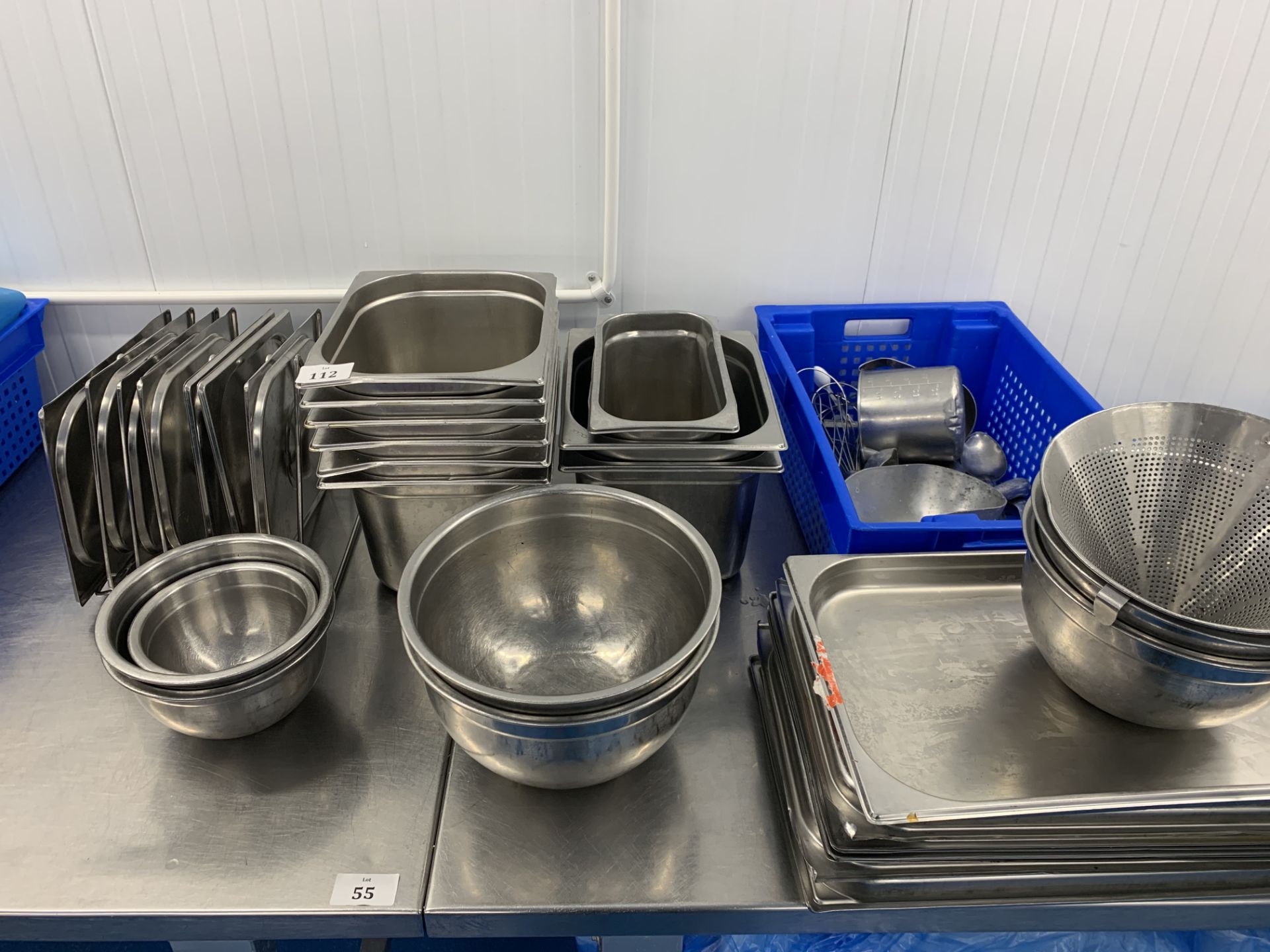 Quantity of stainless steel bain marie pots, dishes, trays, etc.