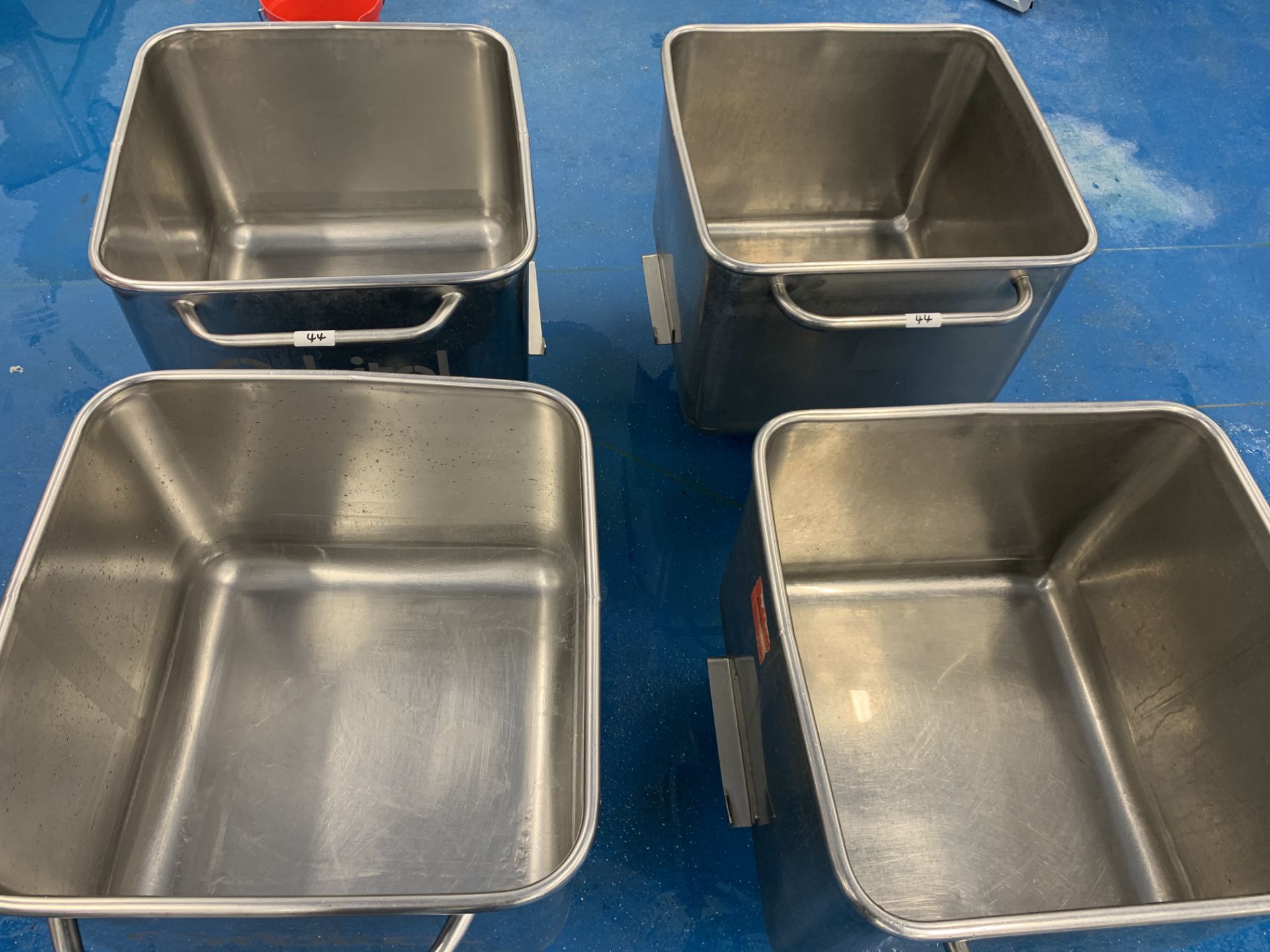 4 x Orbital stainless steel Tote Bins 670 x 670 x 50 mm - Image 5 of 5