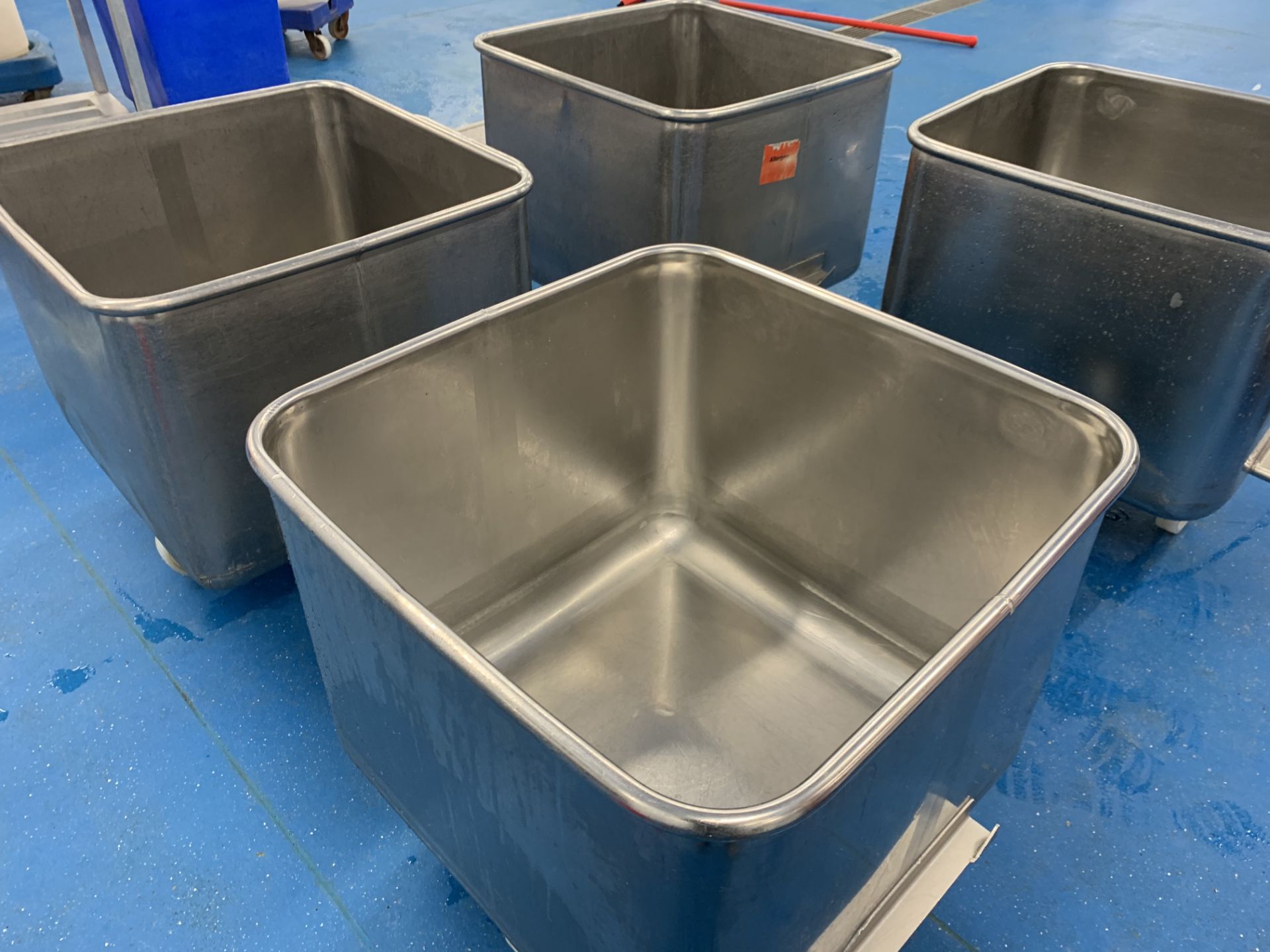 4 x Orbital stainless steel Tote Bins 670 x 670 x 50 mm - Image 4 of 5