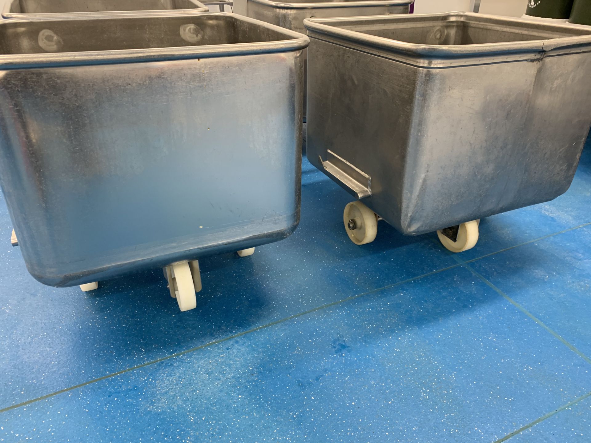 4 x Orbital stainless steel Tote Bins 670 x 670 x 50 mm - Image 2 of 4