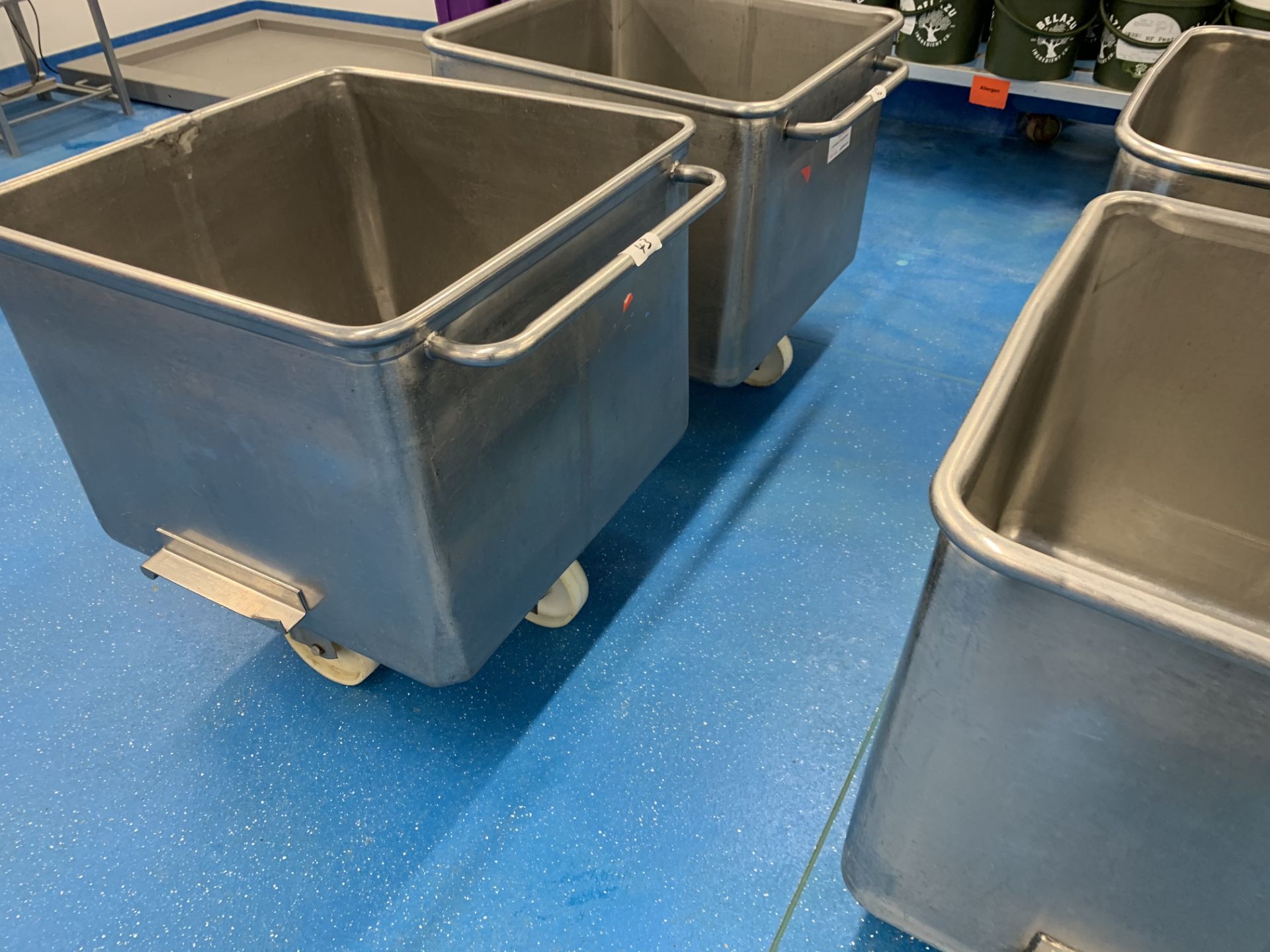 4 x Orbital stainless steel Tote Bins 670 x 670 x 50 mm - Image 3 of 5