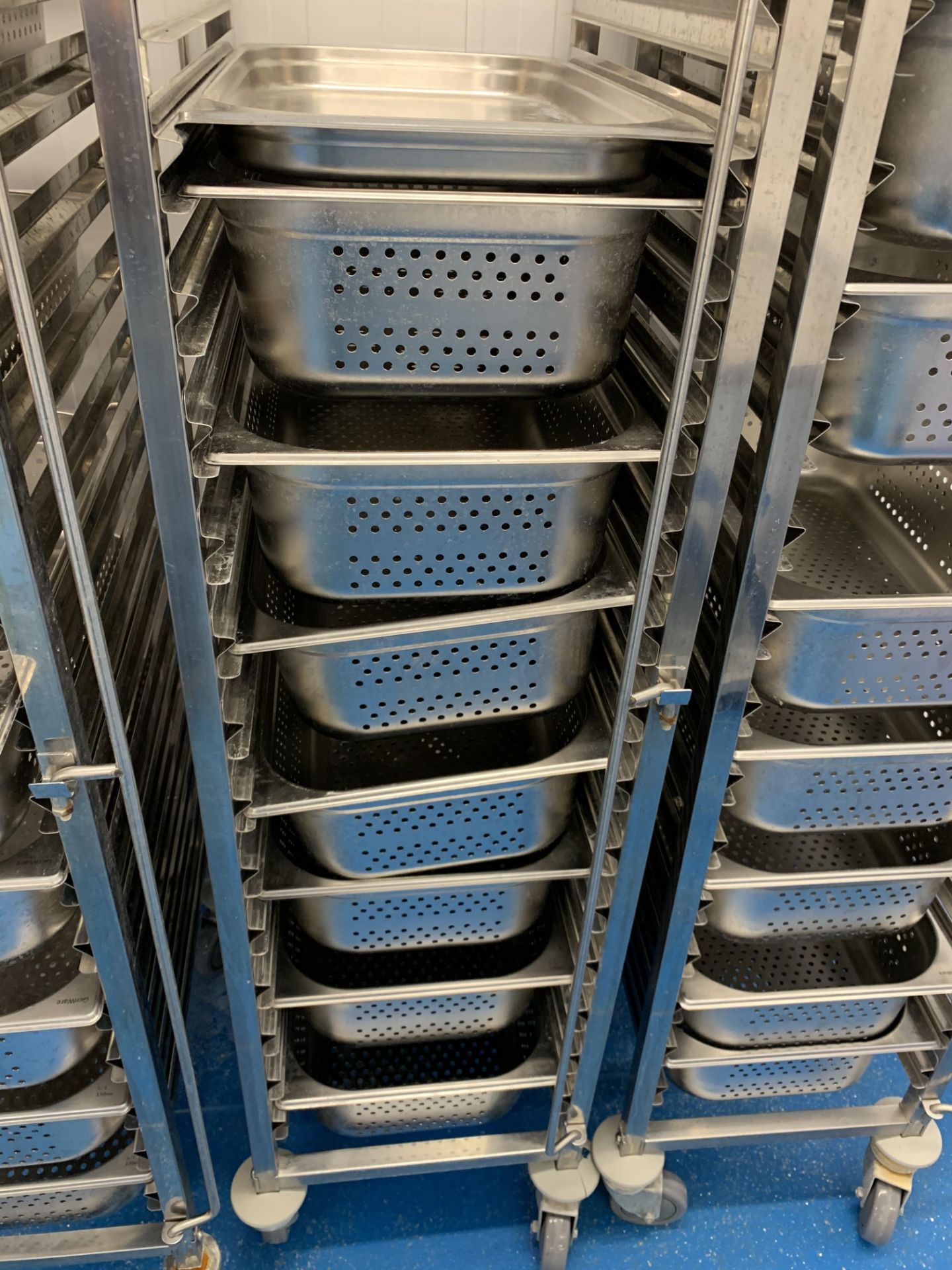 3 x Metos stainless steel rack trolleys with 23 drainers and 1 tray - Image 3 of 3