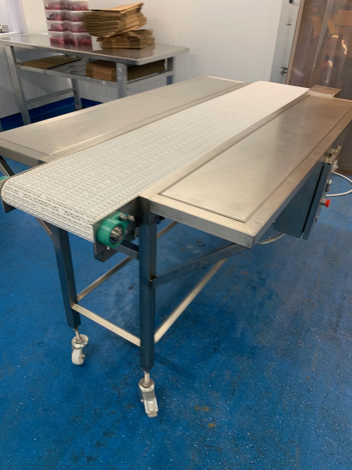 Conveyor with front and back stainless steel run off tables 200 x 34 cm - Image 2 of 2