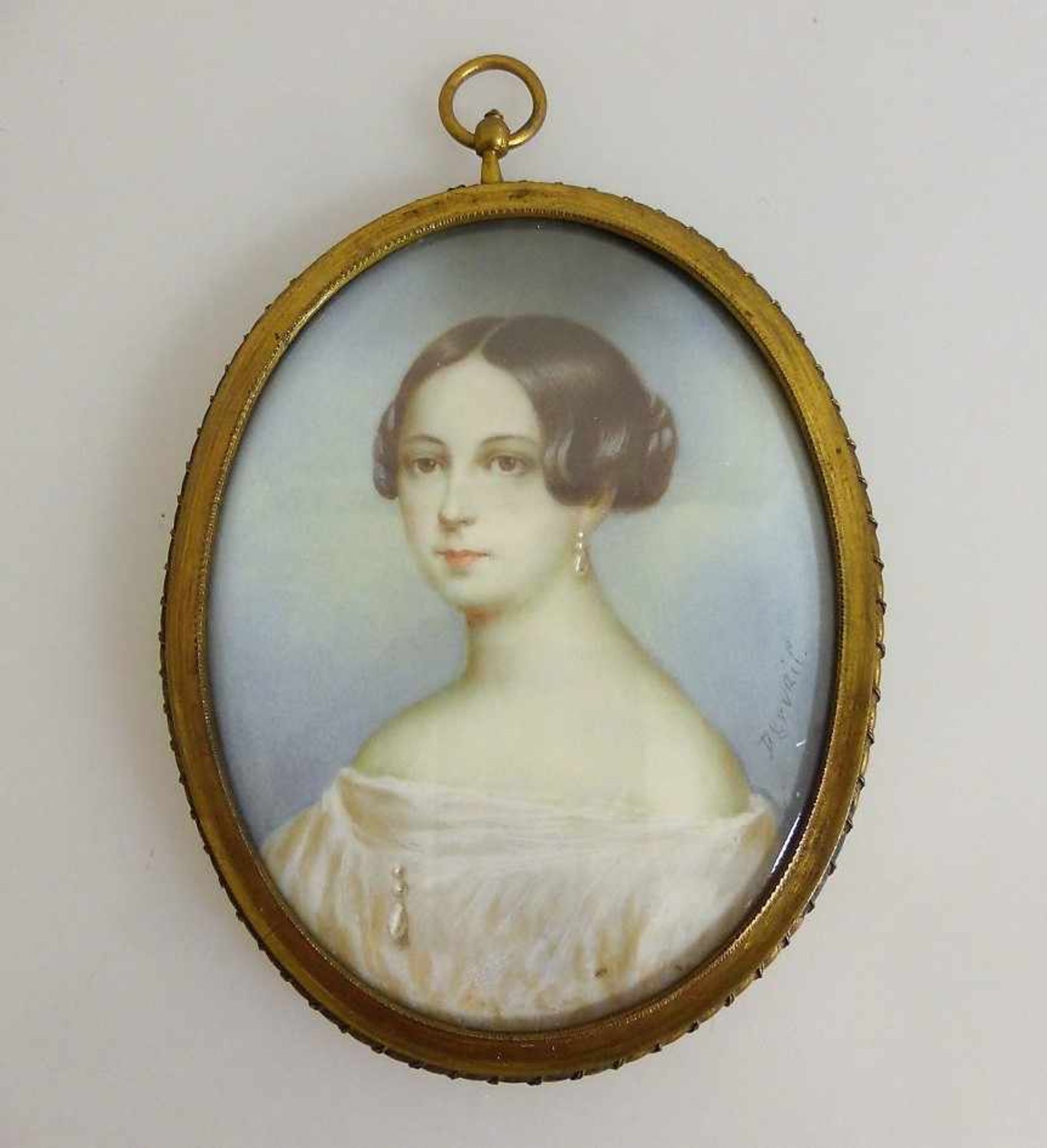 Miniatur, Frankreich 1.H.19.Jh., junge Dame im weißen Kleid und Perlohrringe, sign.<