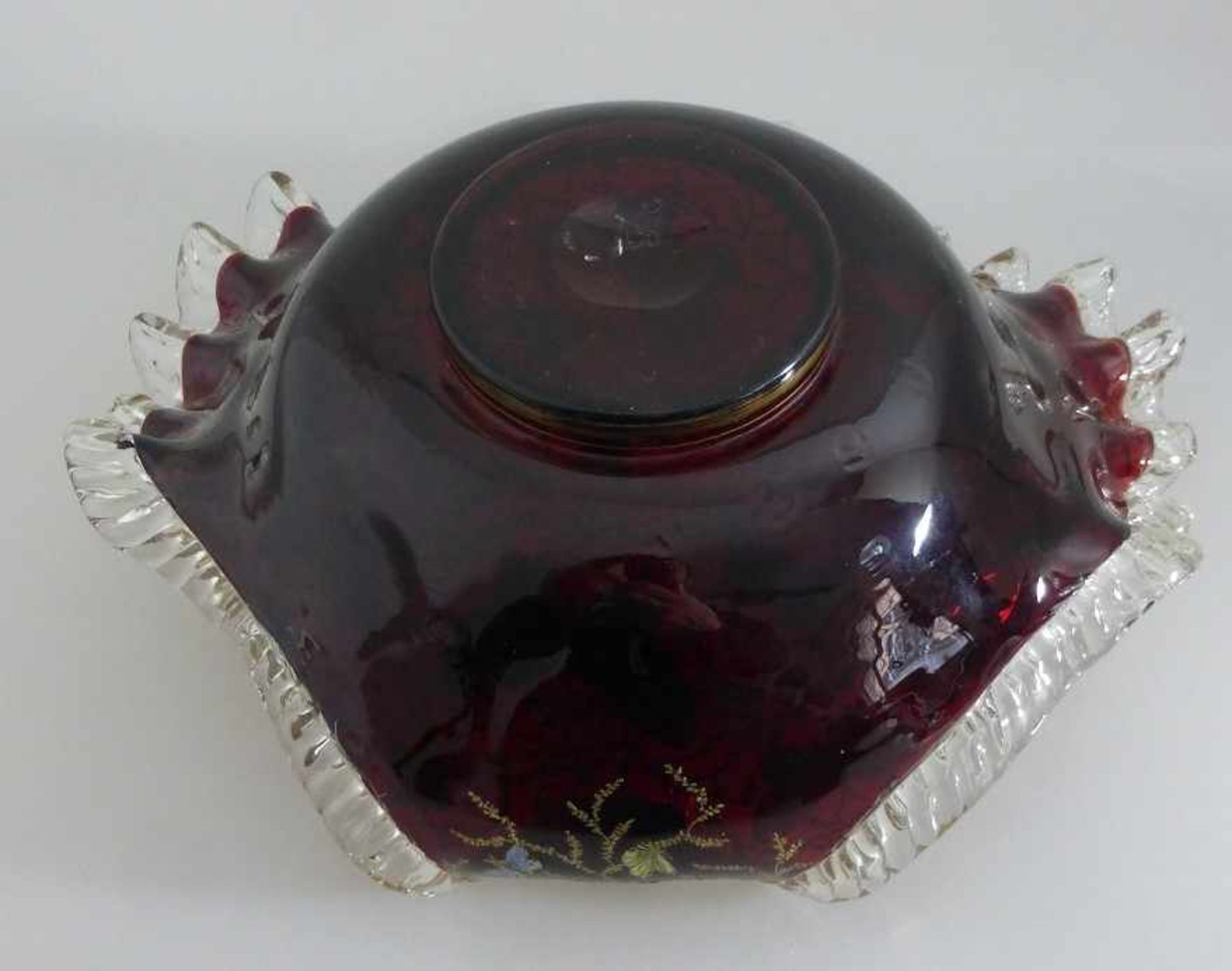 Jugendstil Glasschale, Böhmen um 1900, Dekor mit Schmetterlingen zwischen Blattranken in< - Bild 3 aus 3