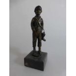 Stehender Junge mit Stiefelpaar, Bronze, auf Marmorsockel, um 1920, h. 15/18cm