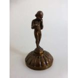 Jugendstil Bronze um 1920, wohl Österreich, Mädchenakt mit Laute, auf Rundsockel, h. 10cm
