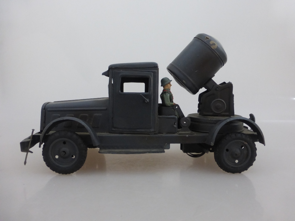 Militärspielzeug, wohl TippCo, 1930er Jahre, Beleuchtungswagen für die Flak, Fehlteile,