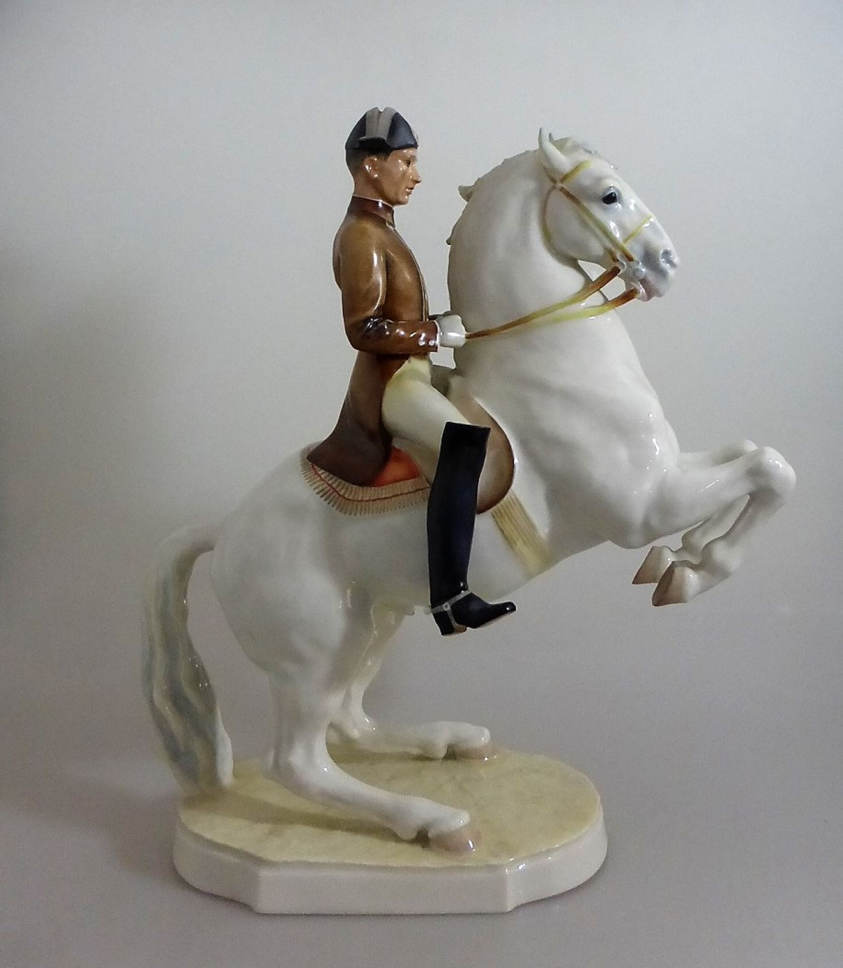 Hutschenreuther Porzellanfigur, "Reiter der spanischen Hofreitschule mit Pferd", Entw.: