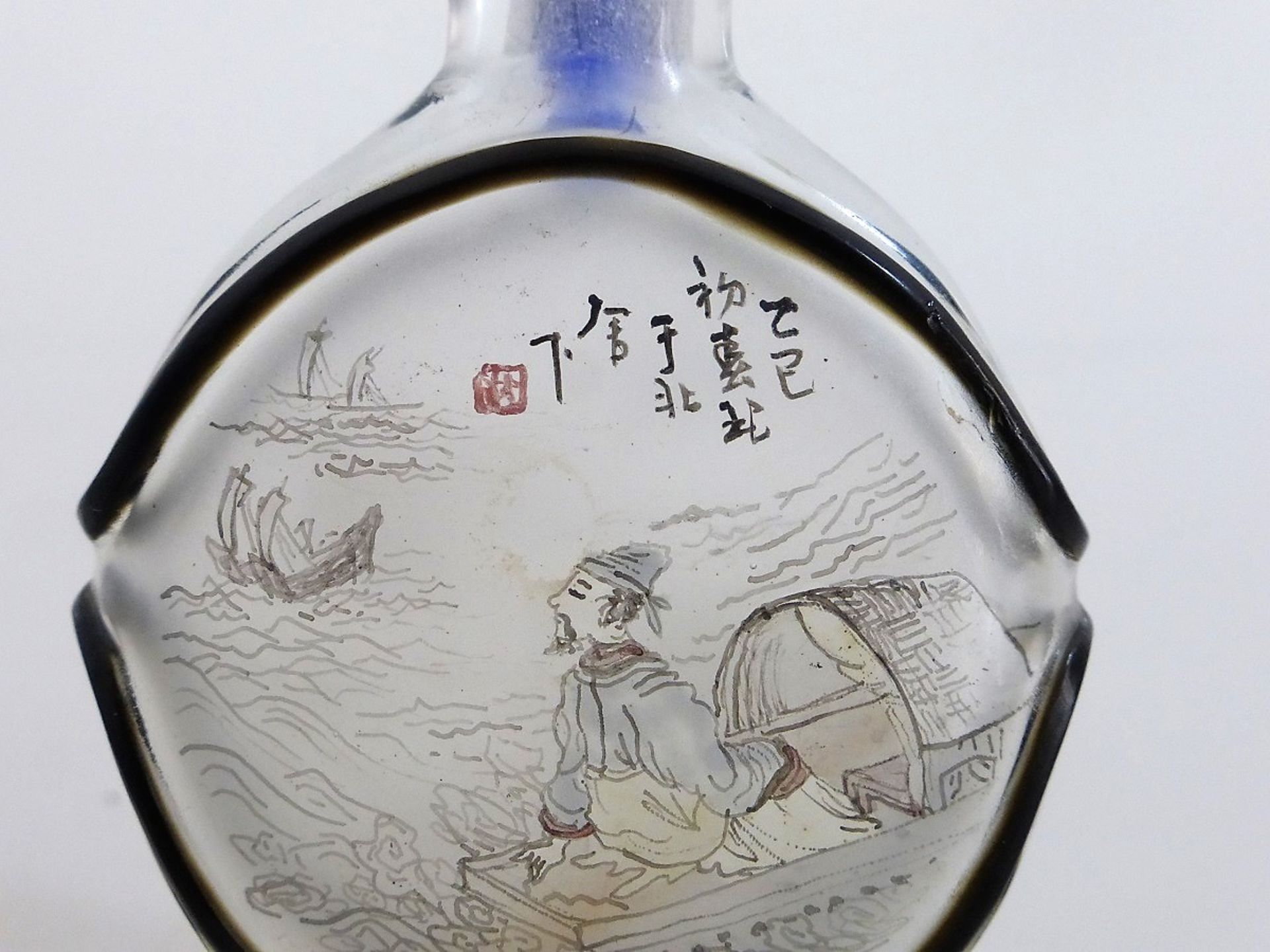 Snuffbottle, China, 19.Jh., farbloses Glas mit Innenmalerei, Landschaft und Fischer, - Bild 3 aus 3