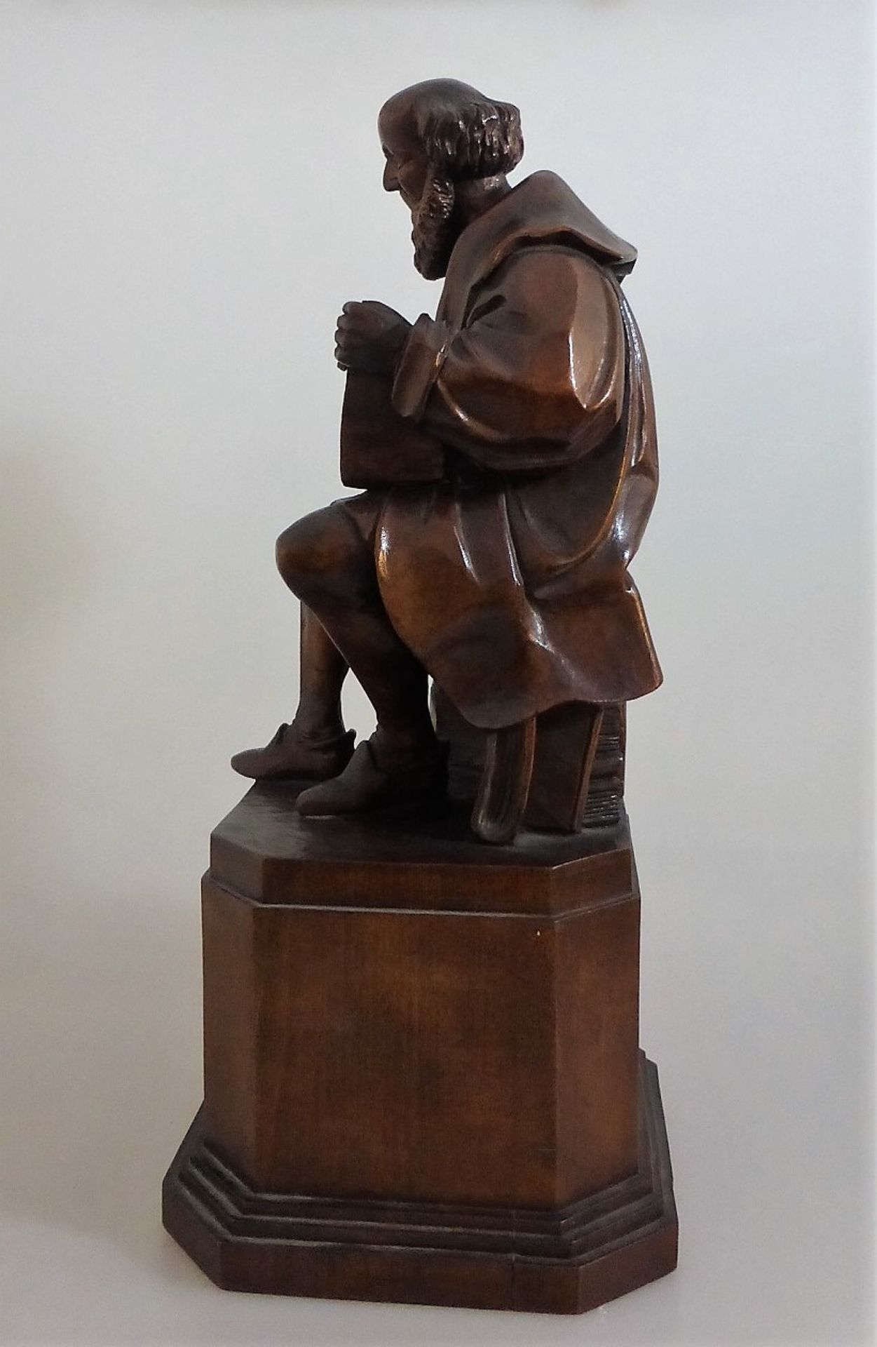 Holzskulptur "Hans Sachs", nach Johann Konrad Krausser, Nürnberg, Holz geschnitzt, am - Bild 2 aus 3