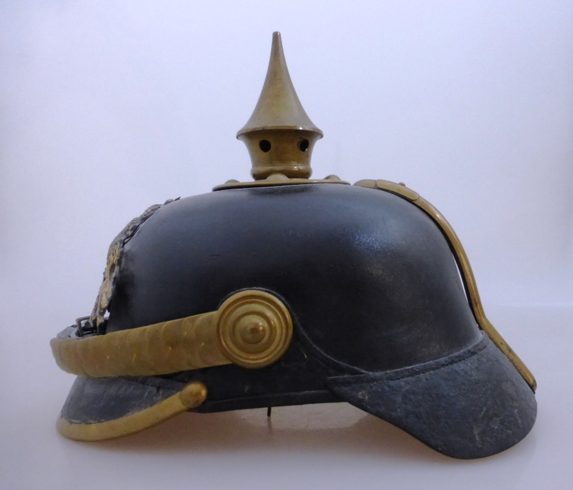 Kaiserreich - Pickelhaube, schwarze Lederglocke, Kopfbeschlag Scheibe und Spitze, - Bild 2 aus 5