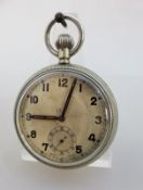 Militärische Taschenuhr, um 1940, helles Zifferblatt mit arab. Zahlen, bez. Swiss Made,