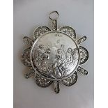 Taufmedaille, deutsch um 1820, Silber und Silbersud, Filigranarbeit, Darstellung: Taufe