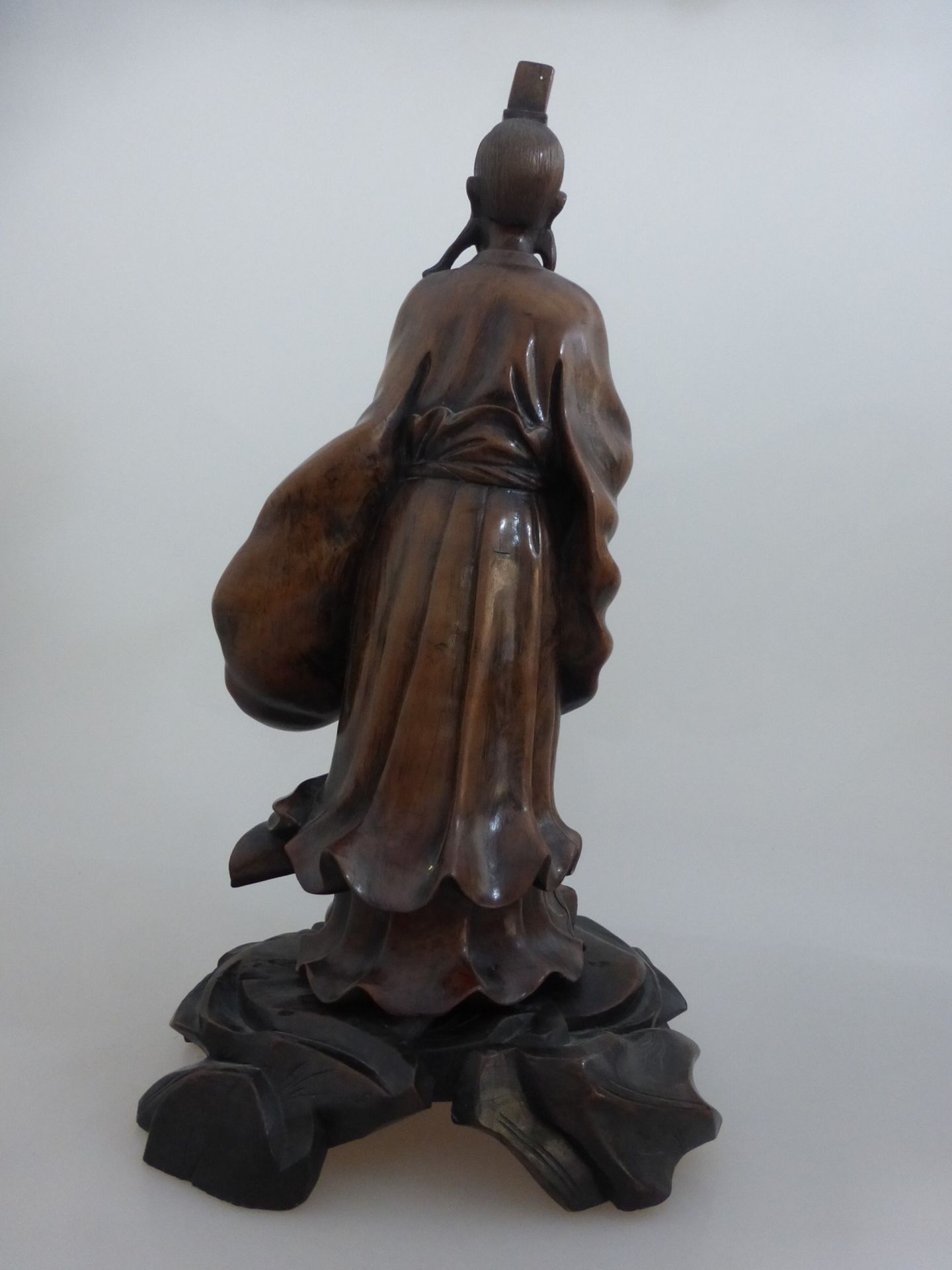 Japan - Meiji Zeit (1868 - 1912), große Figur eines Shinto - Priester, Hartholz vollrund - Image 2 of 2