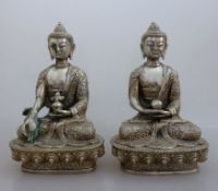2 Buddha Skulpturen, Buddha Gautama, jeweils sitzender Buddha, Metall, versilbert, im