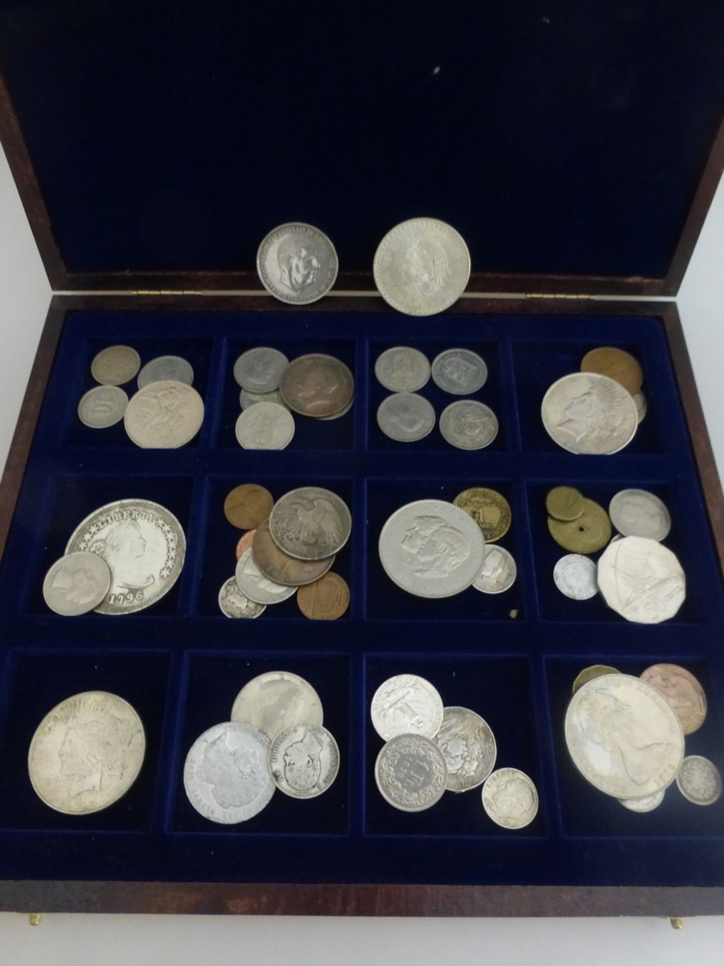 Konvolut Münzen "Alle Welt", über 50 Stück, tlw. Silber, u.a. 2x Liberty Dollar 1922,