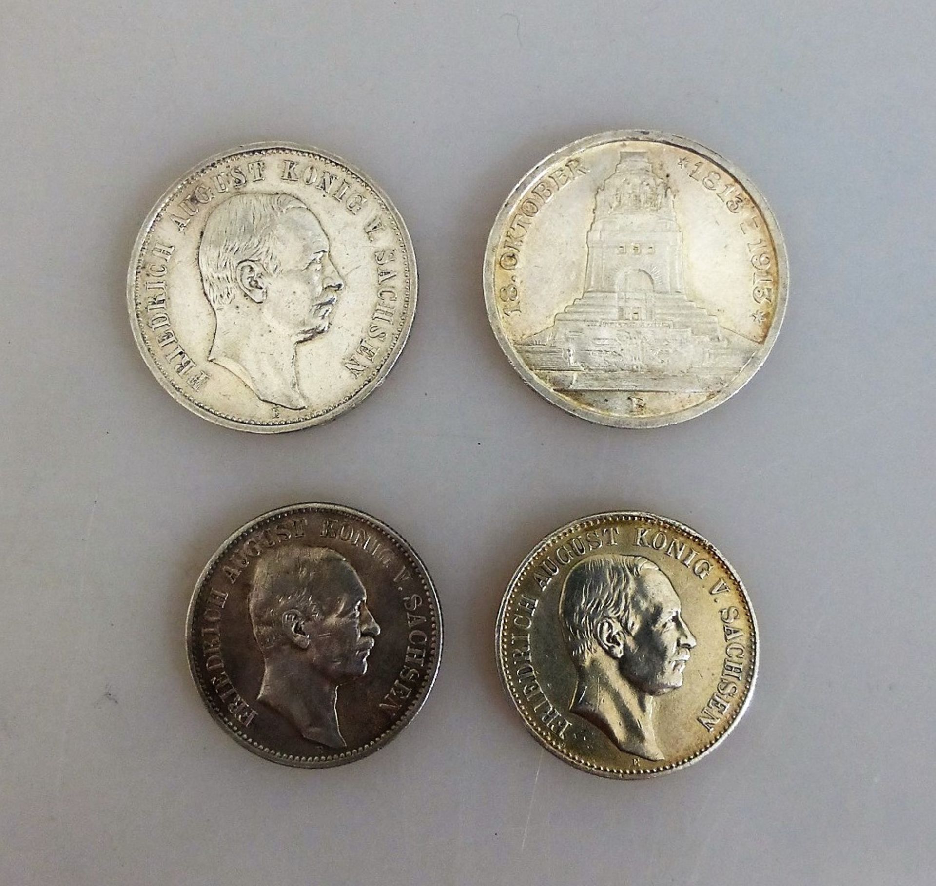 Kaiserreich - Sachsen, Konvolut von 4 Silbermünzen, 3 Mark 1909 / 1913 - 2 Mark 1914 /